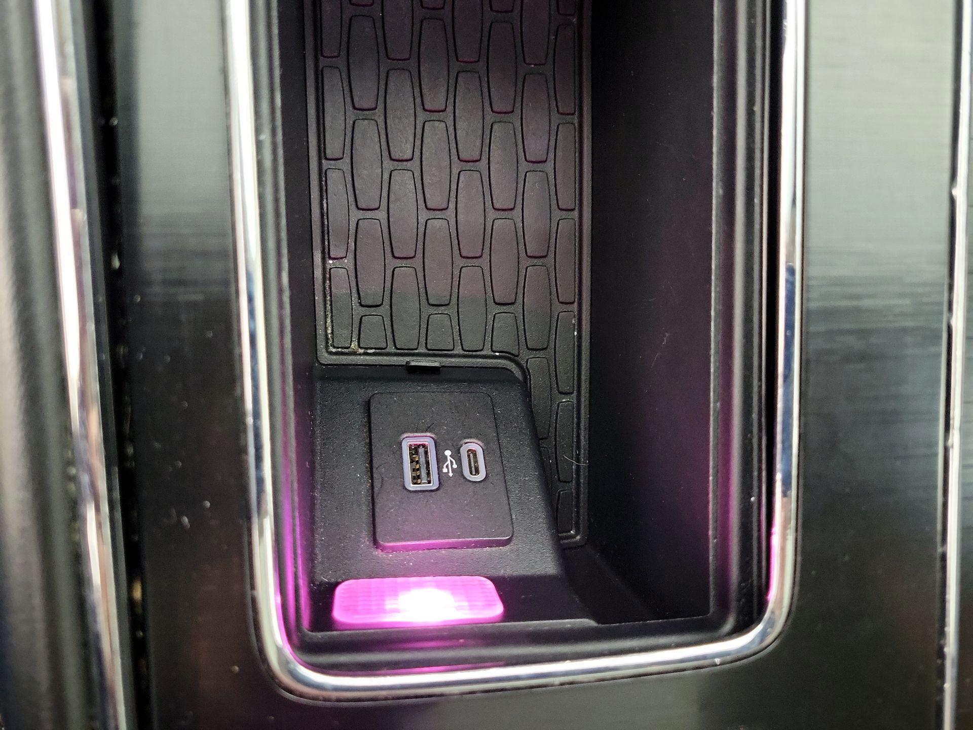 Thumbnail: 2020 Lincoln Aviator - 19