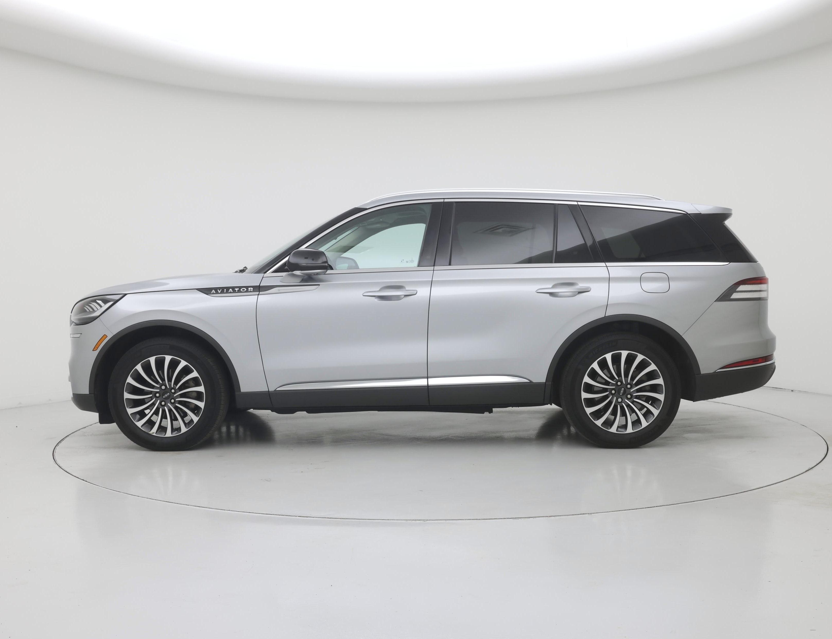 Thumbnail: 2020 Lincoln Aviator - 3