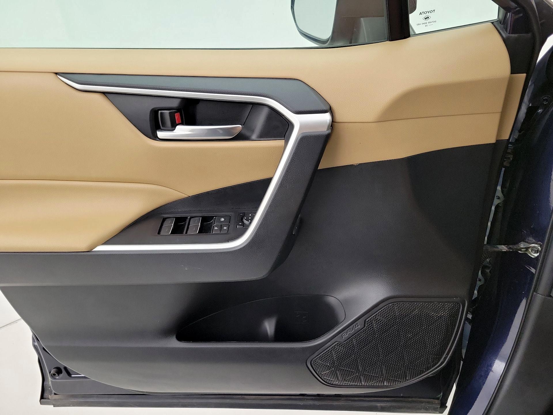 Thumbnail: 2022 Toyota RAV4 - 12