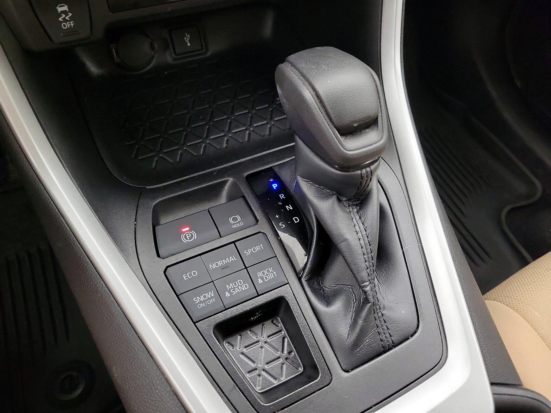 Thumbnail: 2022 Toyota RAV4 - 17