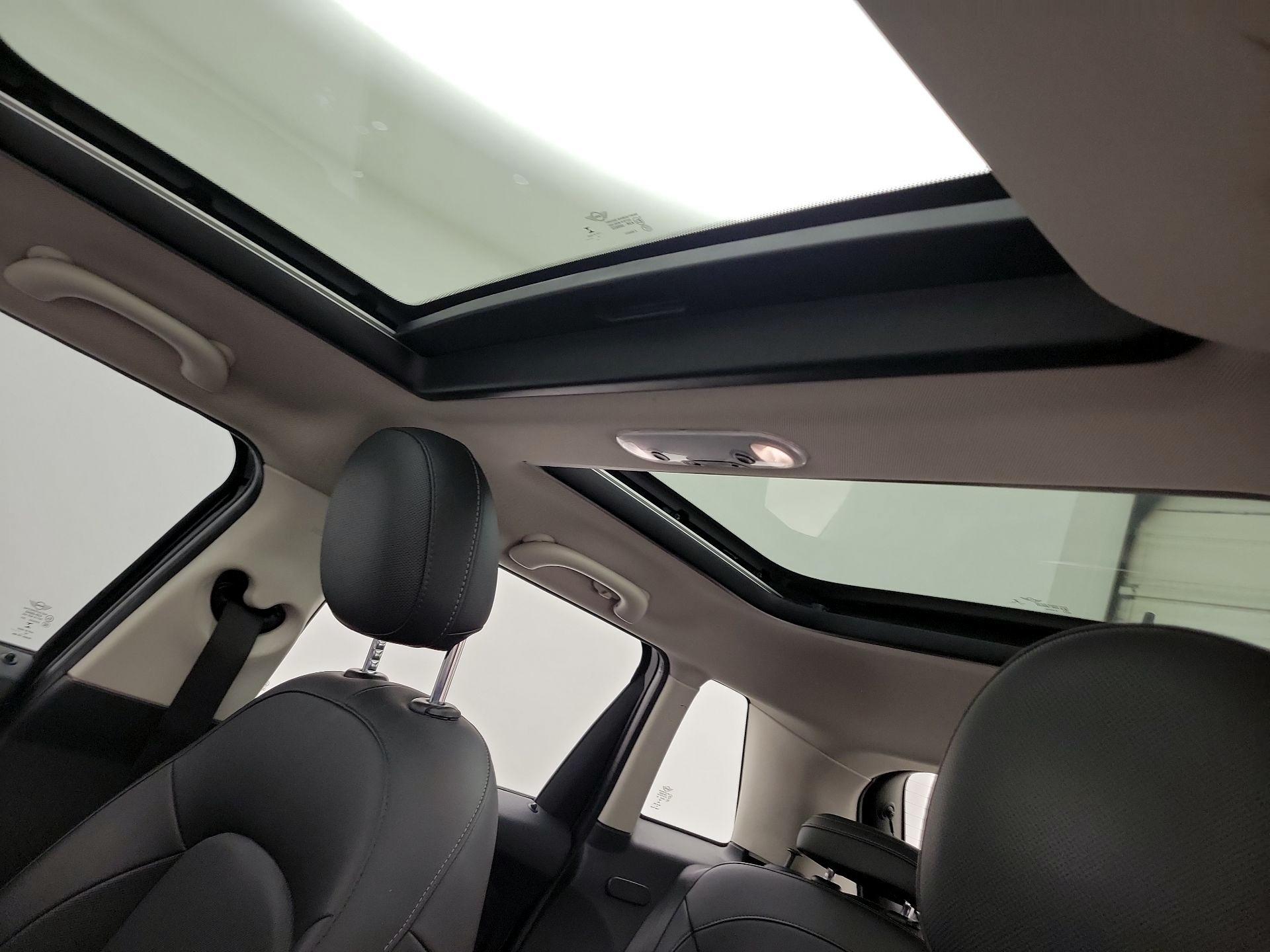 Thumbnail: 2019 MINI Cooper Hardtop - 19