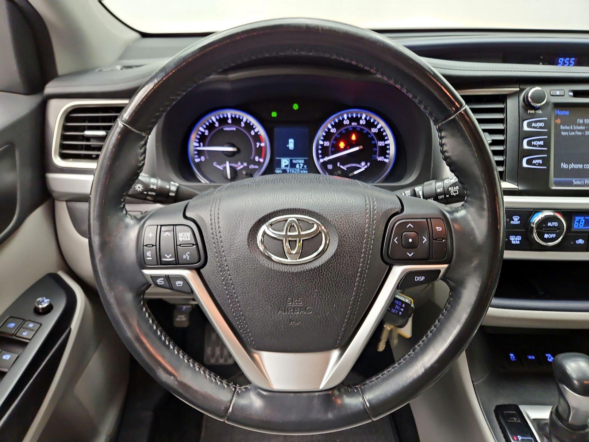 Thumbnail: 2016 Toyota Highlander - 10