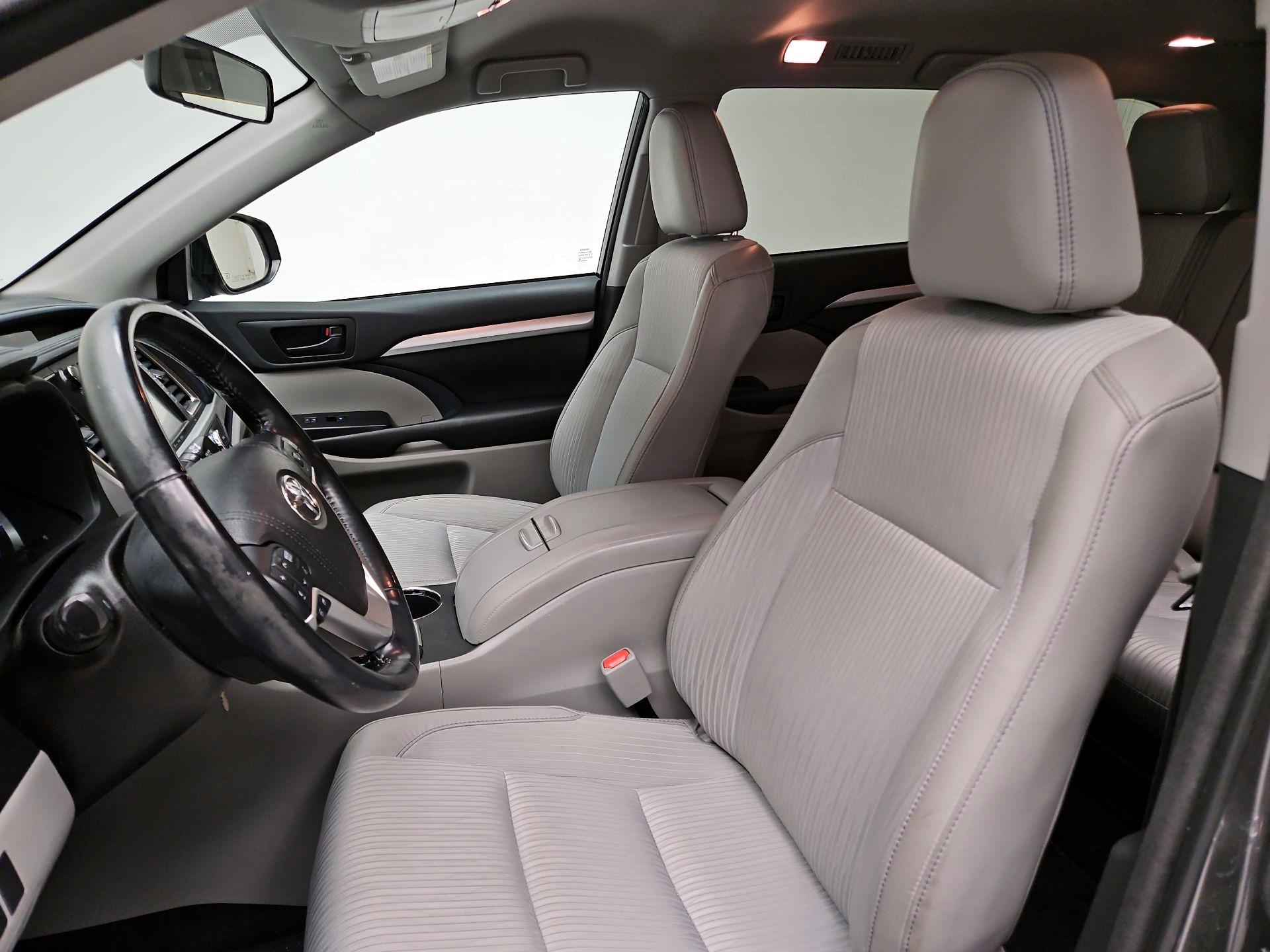 Thumbnail: 2016 Toyota Highlander - 11