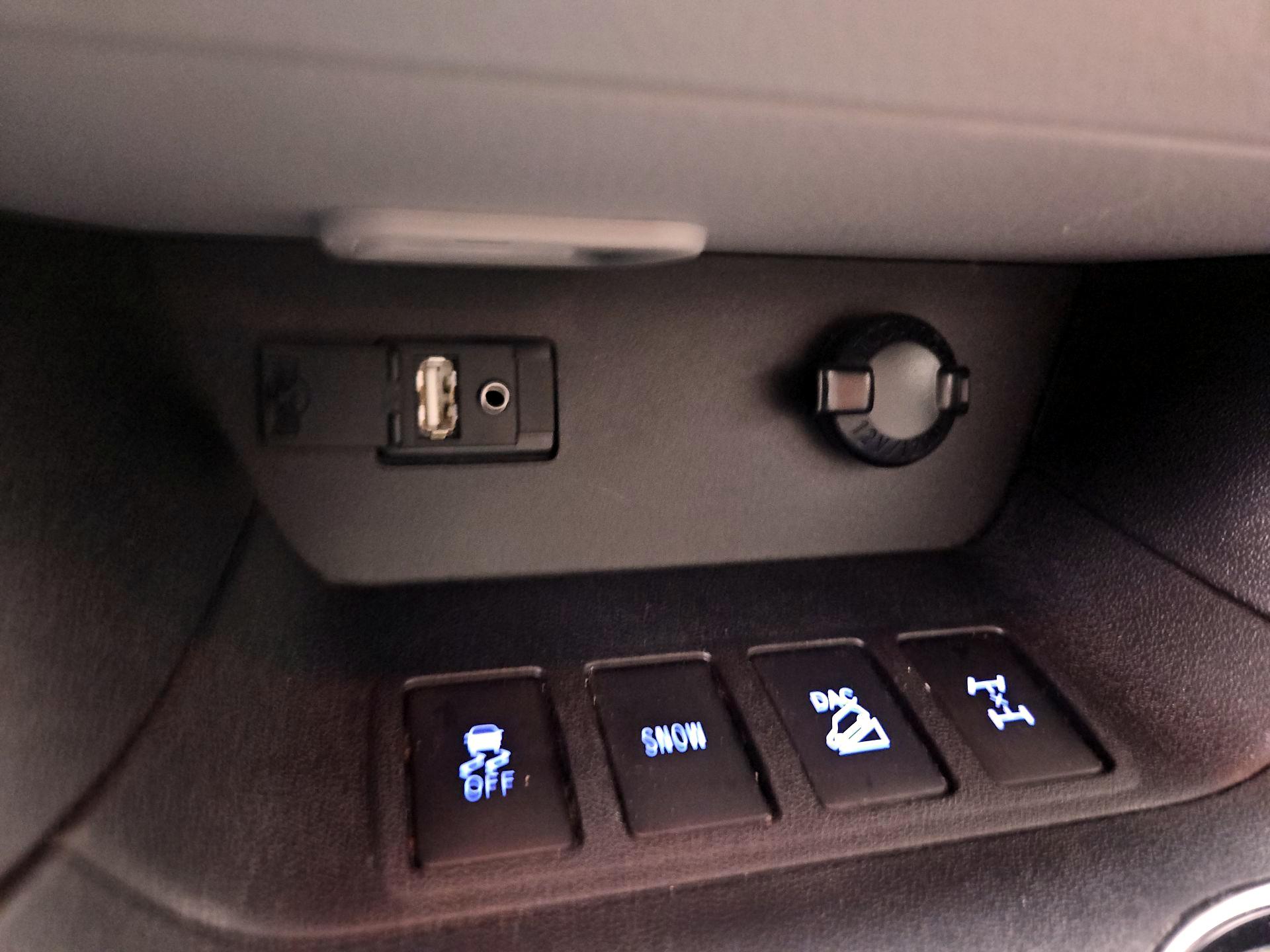 Thumbnail: 2016 Toyota Highlander - 18