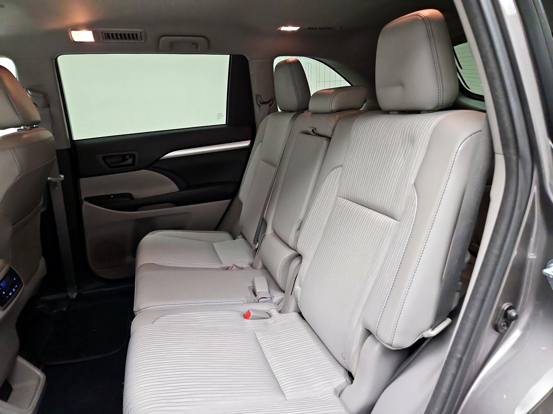 Thumbnail: 2016 Toyota Highlander - 19