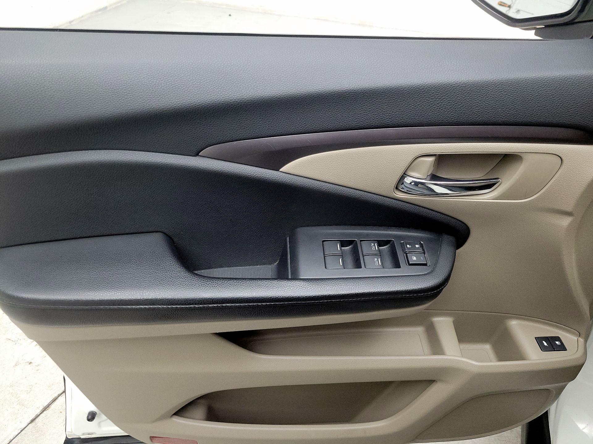 Thumbnail: 2016 Honda Pilot - 12