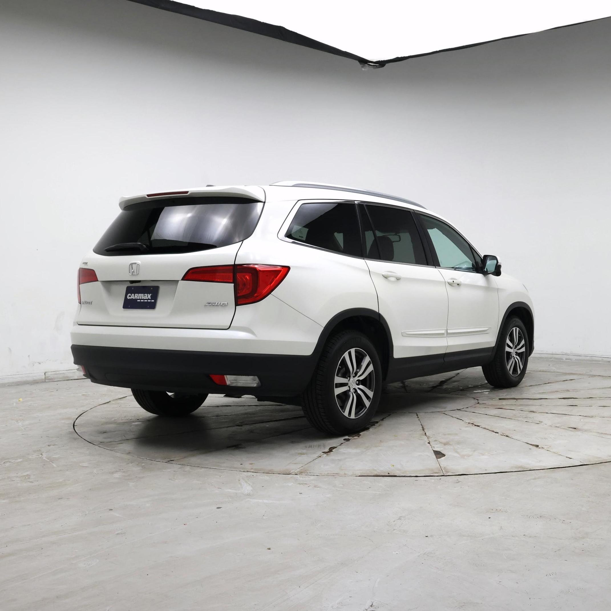 Thumbnail: 2016 Honda Pilot - 8