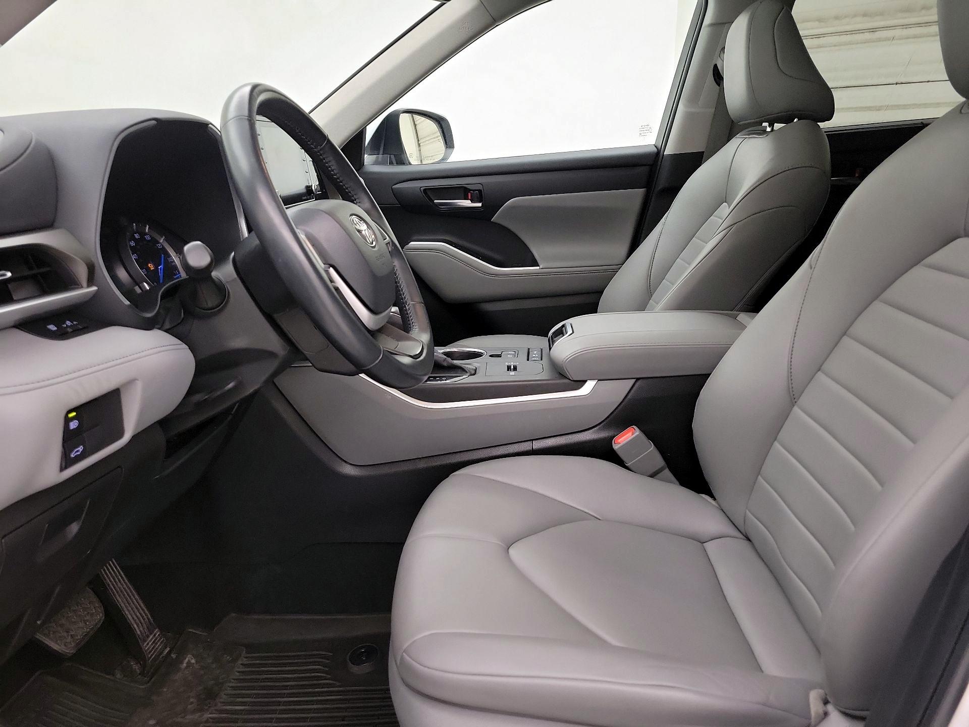 Thumbnail: 2022 Toyota Highlander - 11