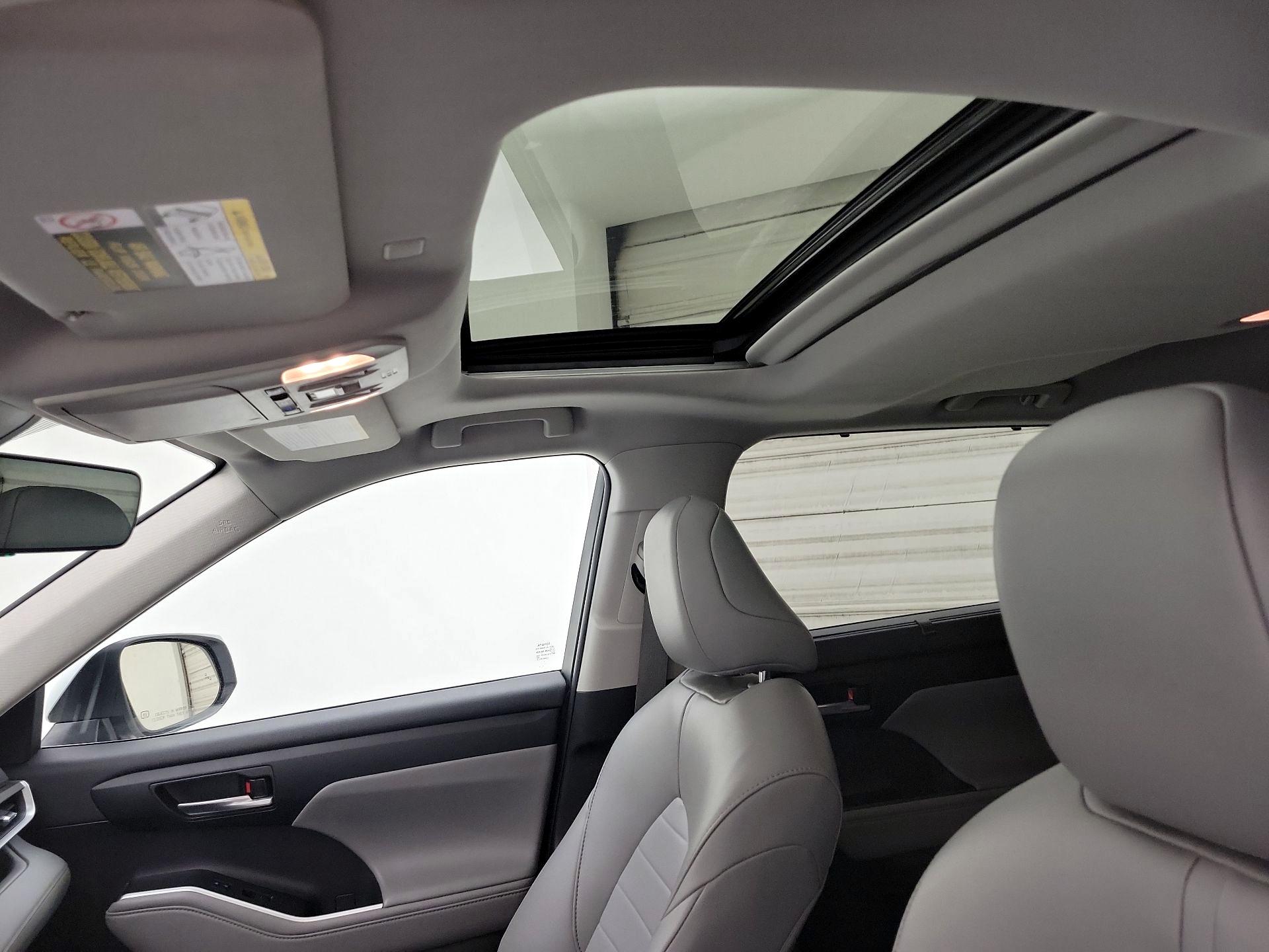 Thumbnail: 2022 Toyota Highlander - 19