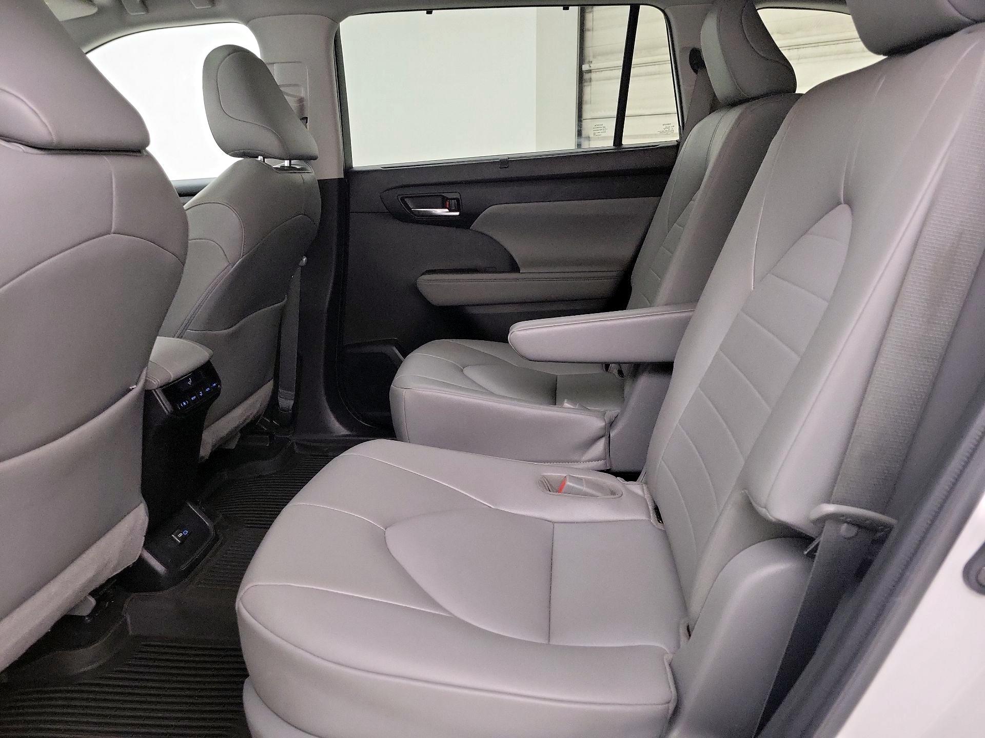 Thumbnail: 2022 Toyota Highlander - 20