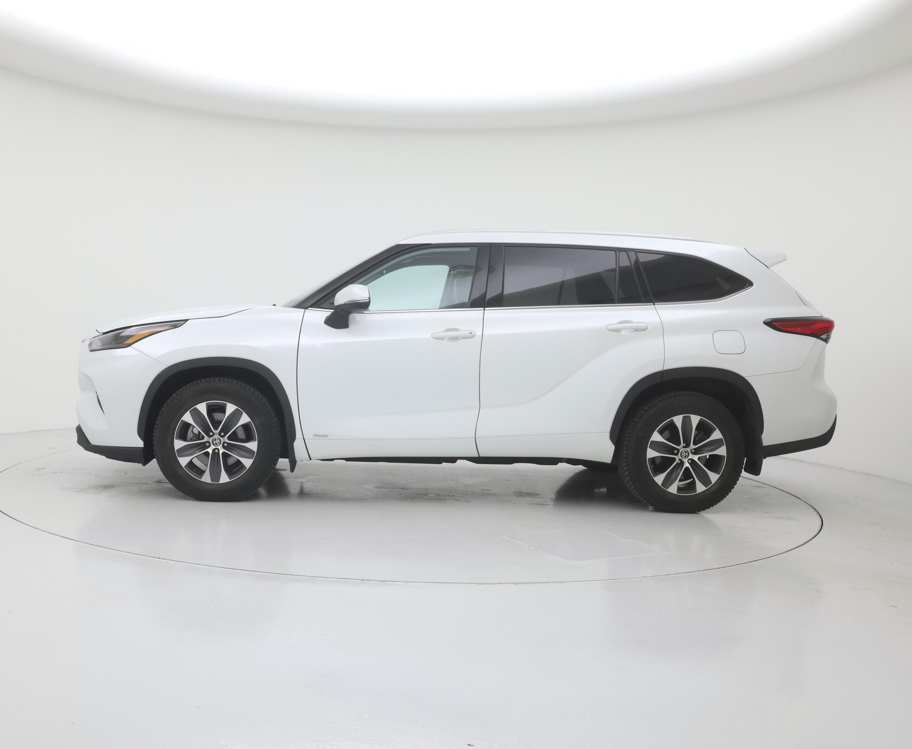 Thumbnail: 2022 Toyota Highlander - 3
