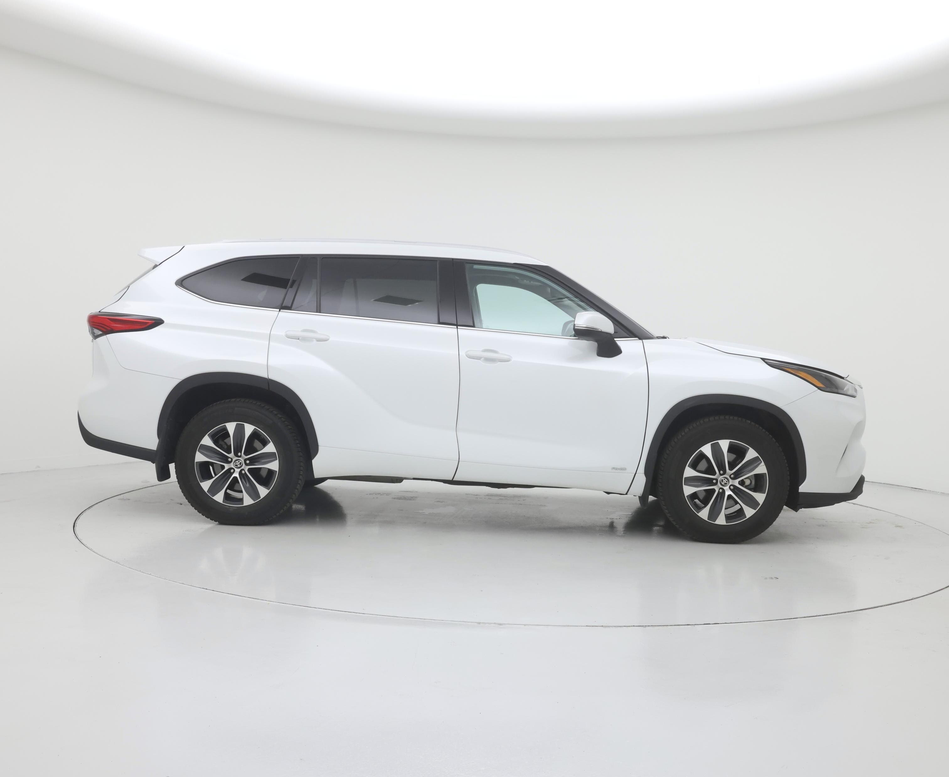 Thumbnail: 2022 Toyota Highlander - 7