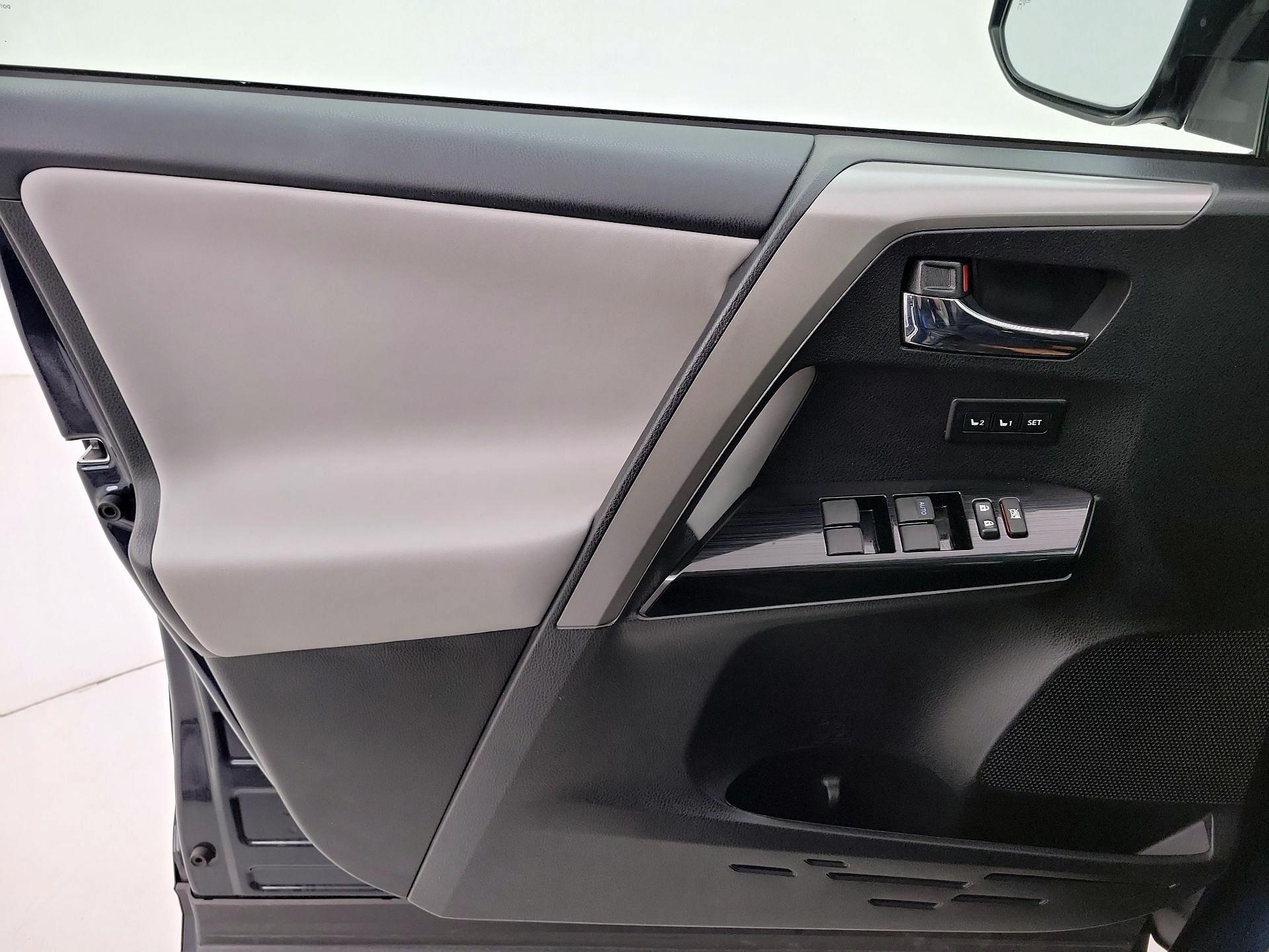 Thumbnail: 2017 Toyota RAV4 - 12