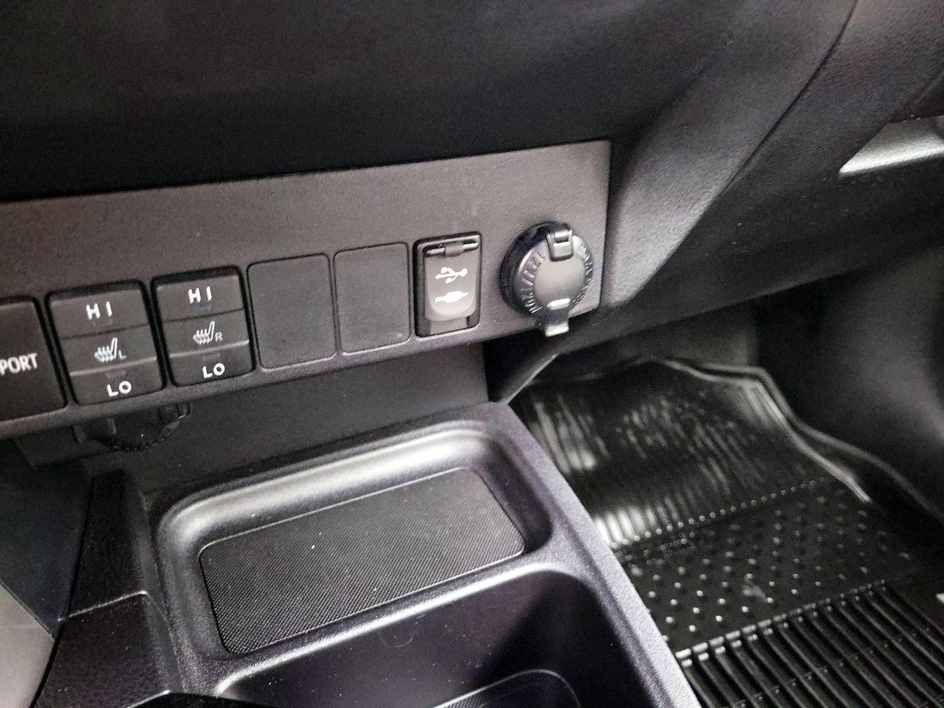 Thumbnail: 2017 Toyota RAV4 - 18