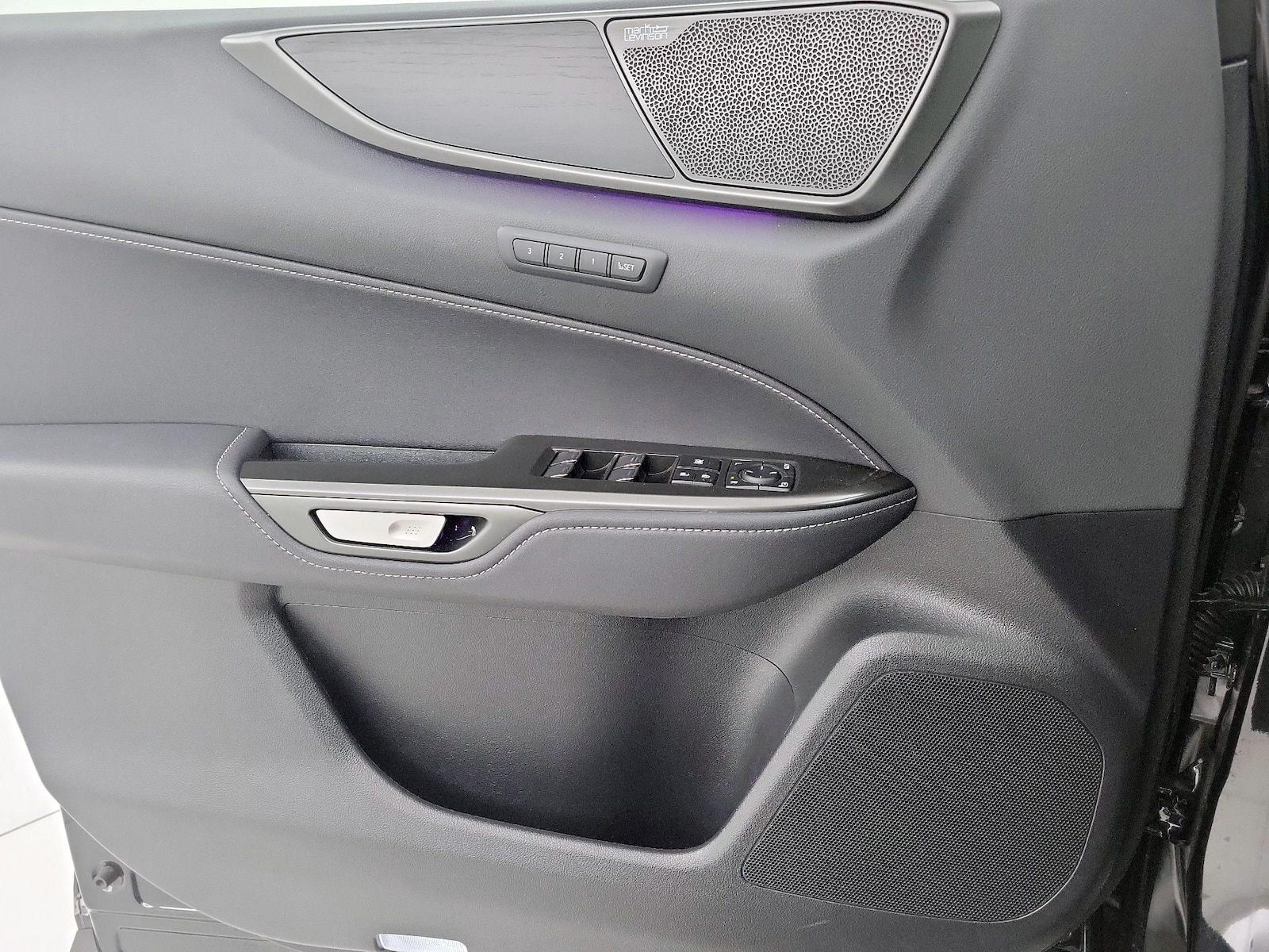 2025 Lexus NX PHEV 450h+ - Photo 13