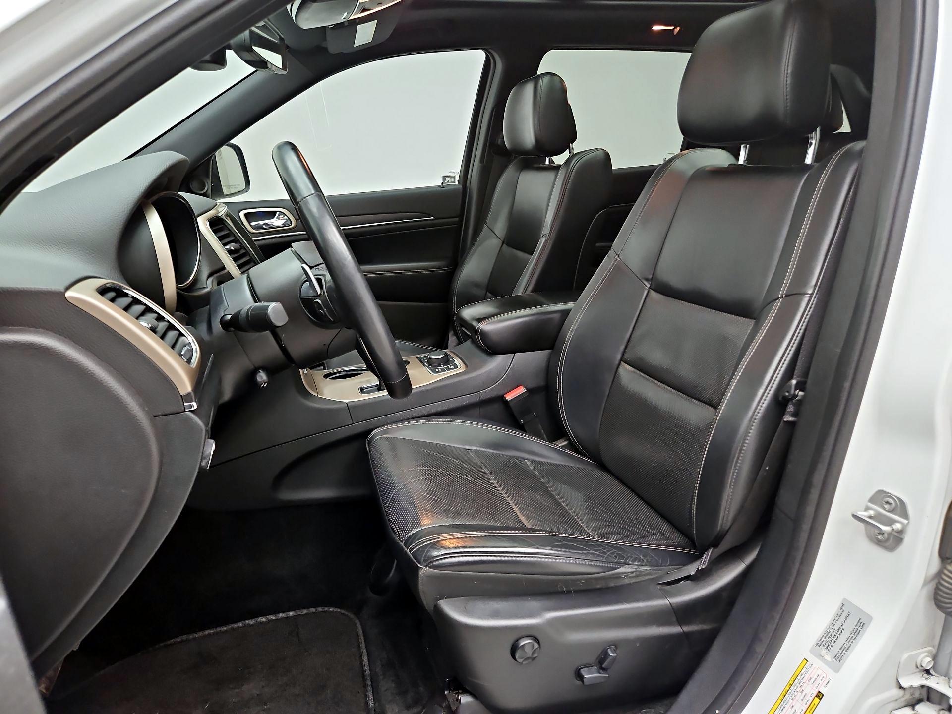 Thumbnail: 2015 Jeep Grand Cherokee - 11