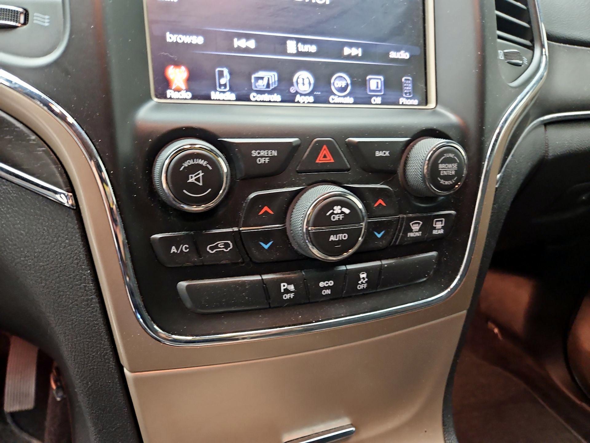 Thumbnail: 2015 Jeep Grand Cherokee - 16