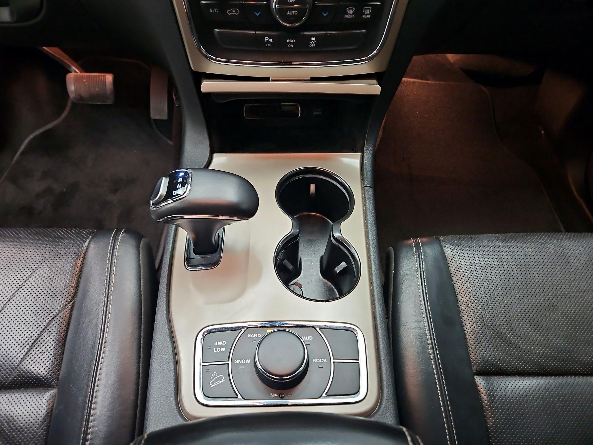 Thumbnail: 2015 Jeep Grand Cherokee - 17