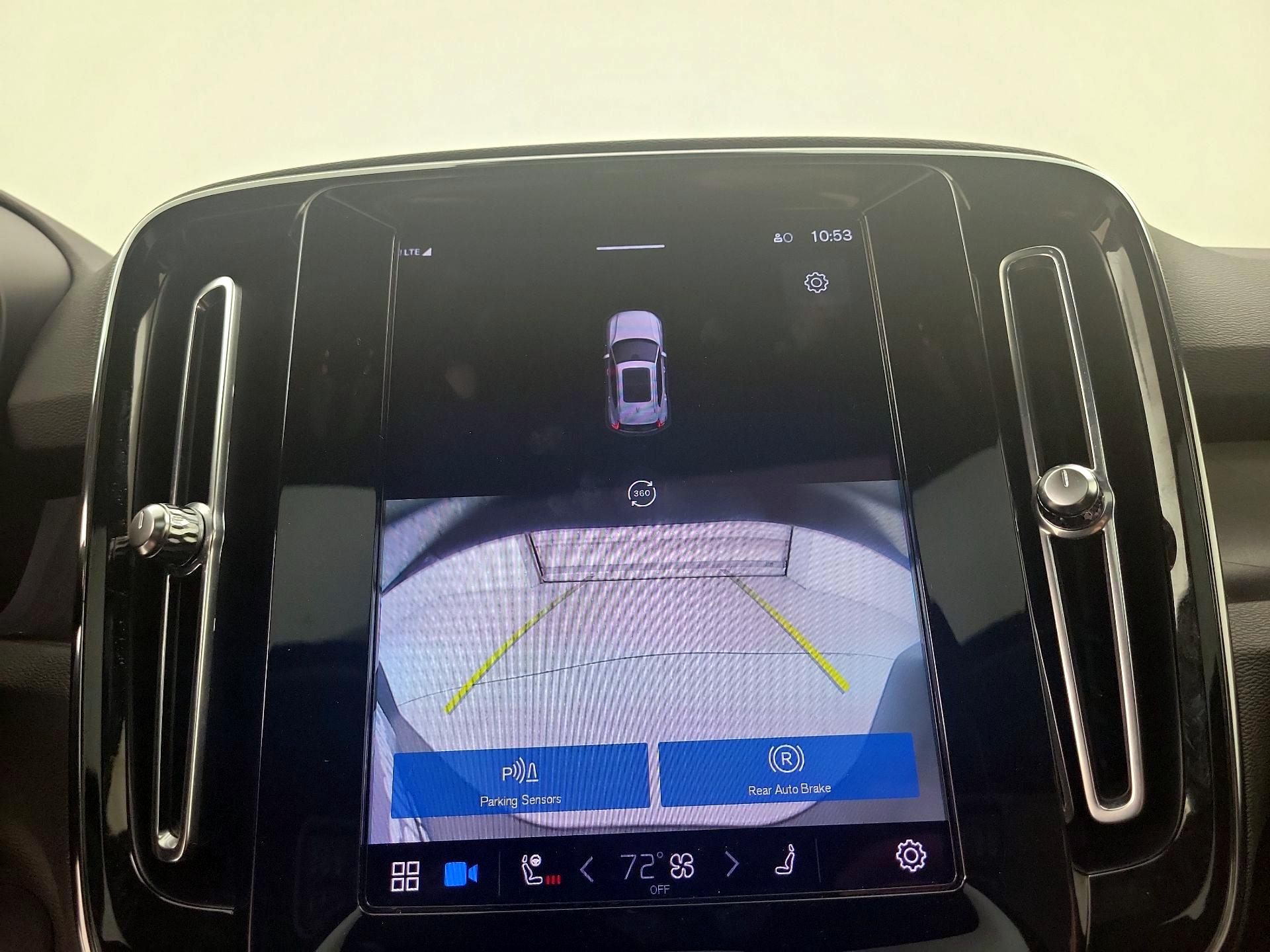 Thumbnail: 2023 Volvo XC40 - 14