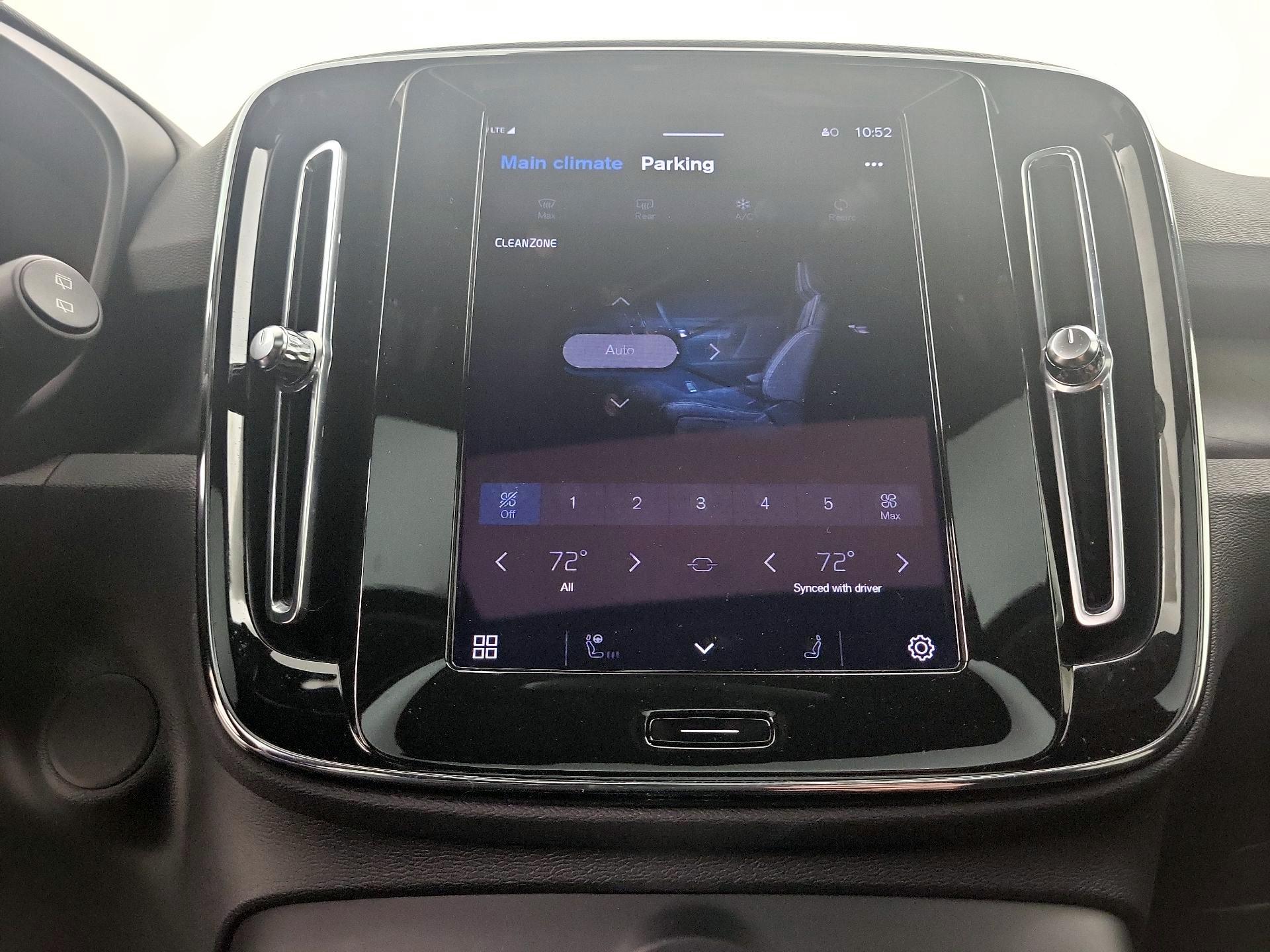 Thumbnail: 2023 Volvo XC40 - 16