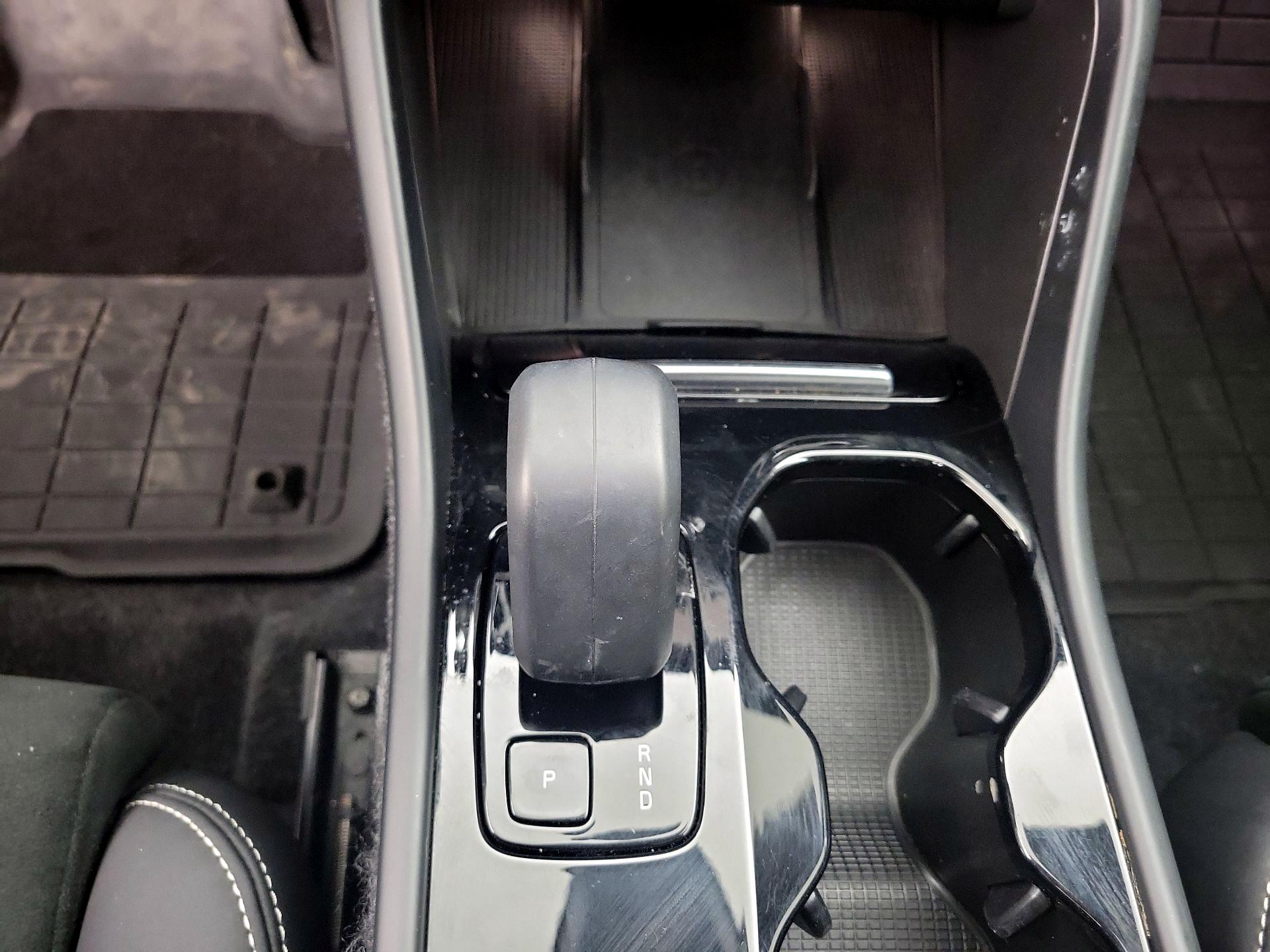 Thumbnail: 2023 Volvo XC40 - 17