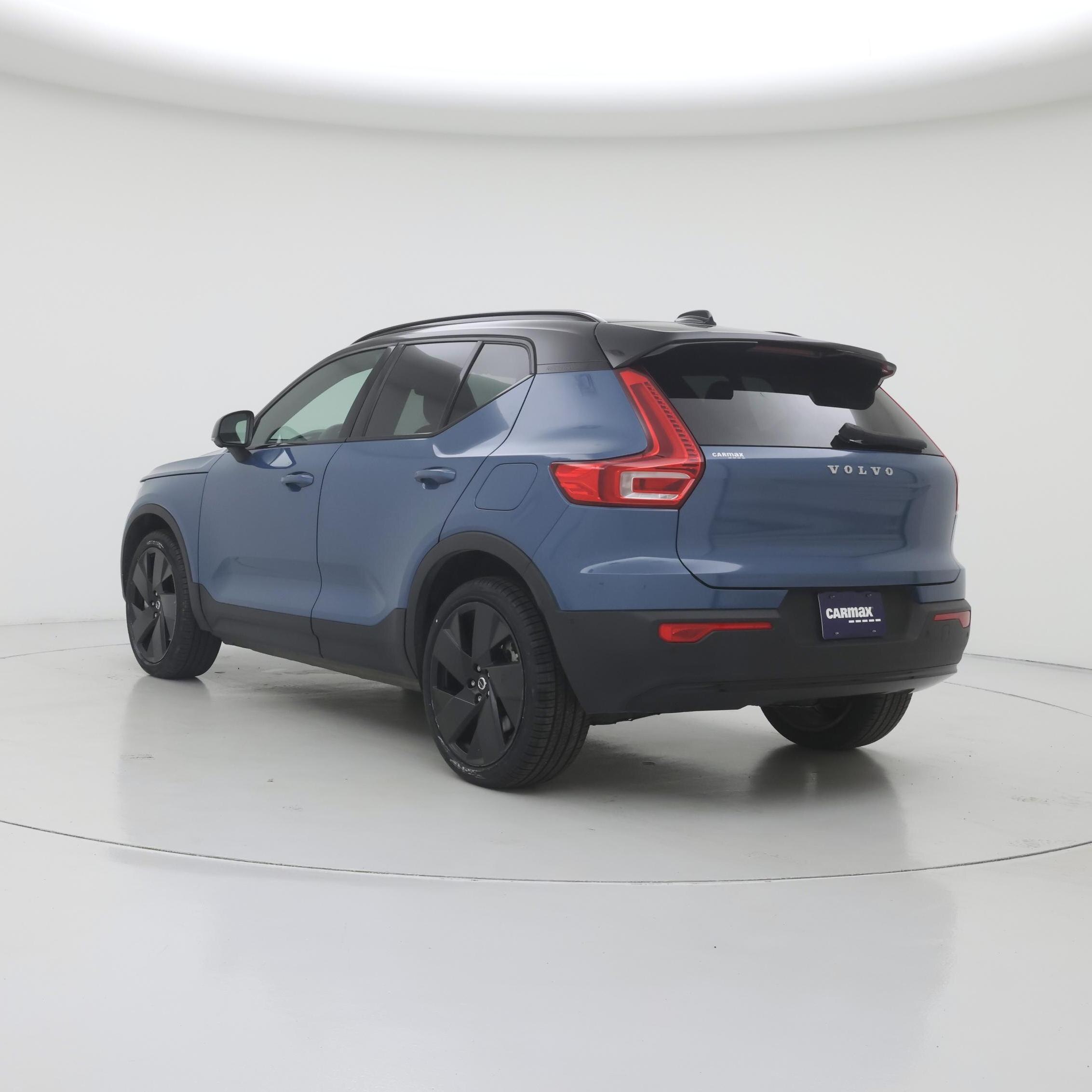Thumbnail: 2023 Volvo XC40 - 2