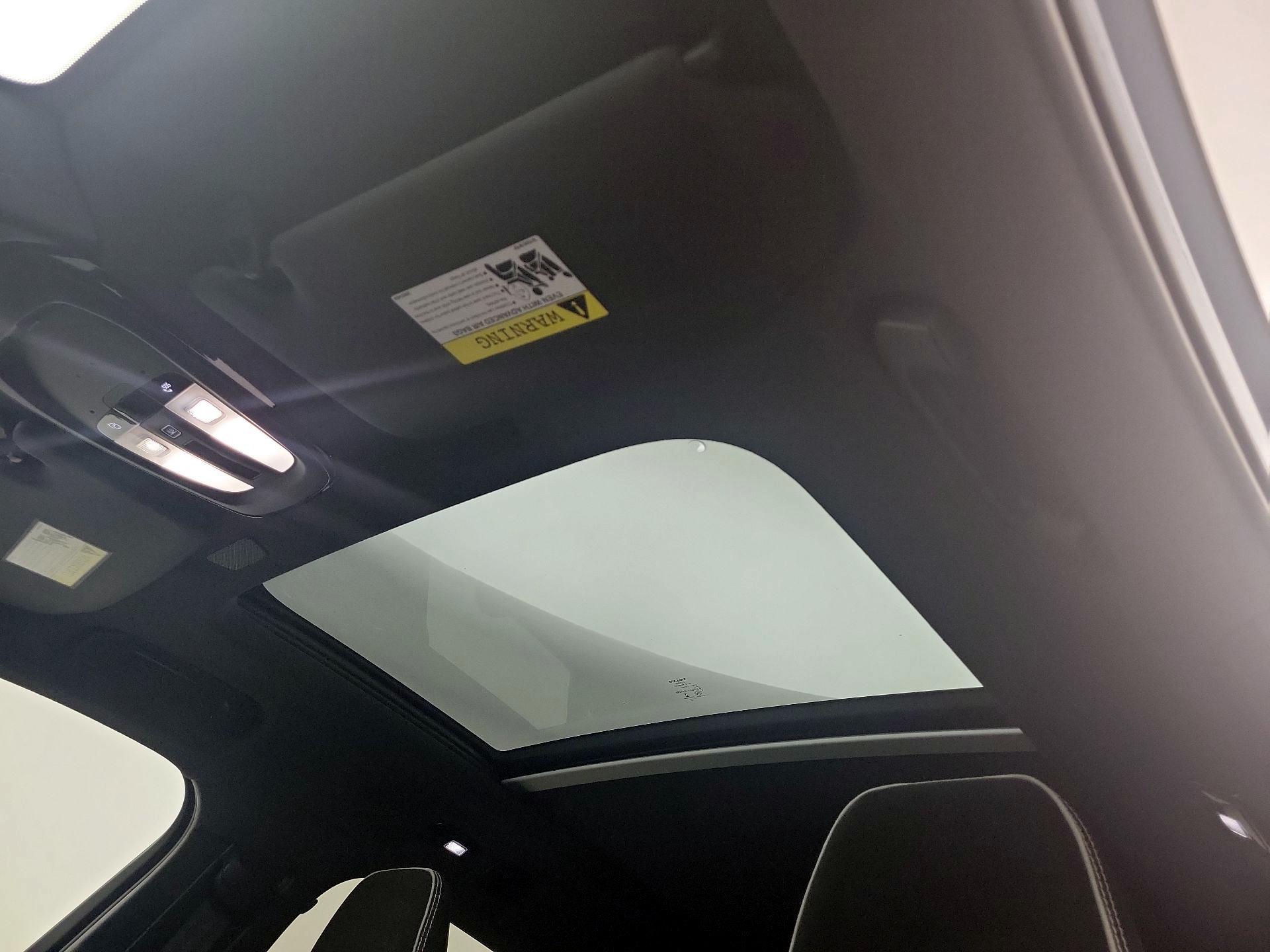 Thumbnail: 2023 Volvo XC40 - 19