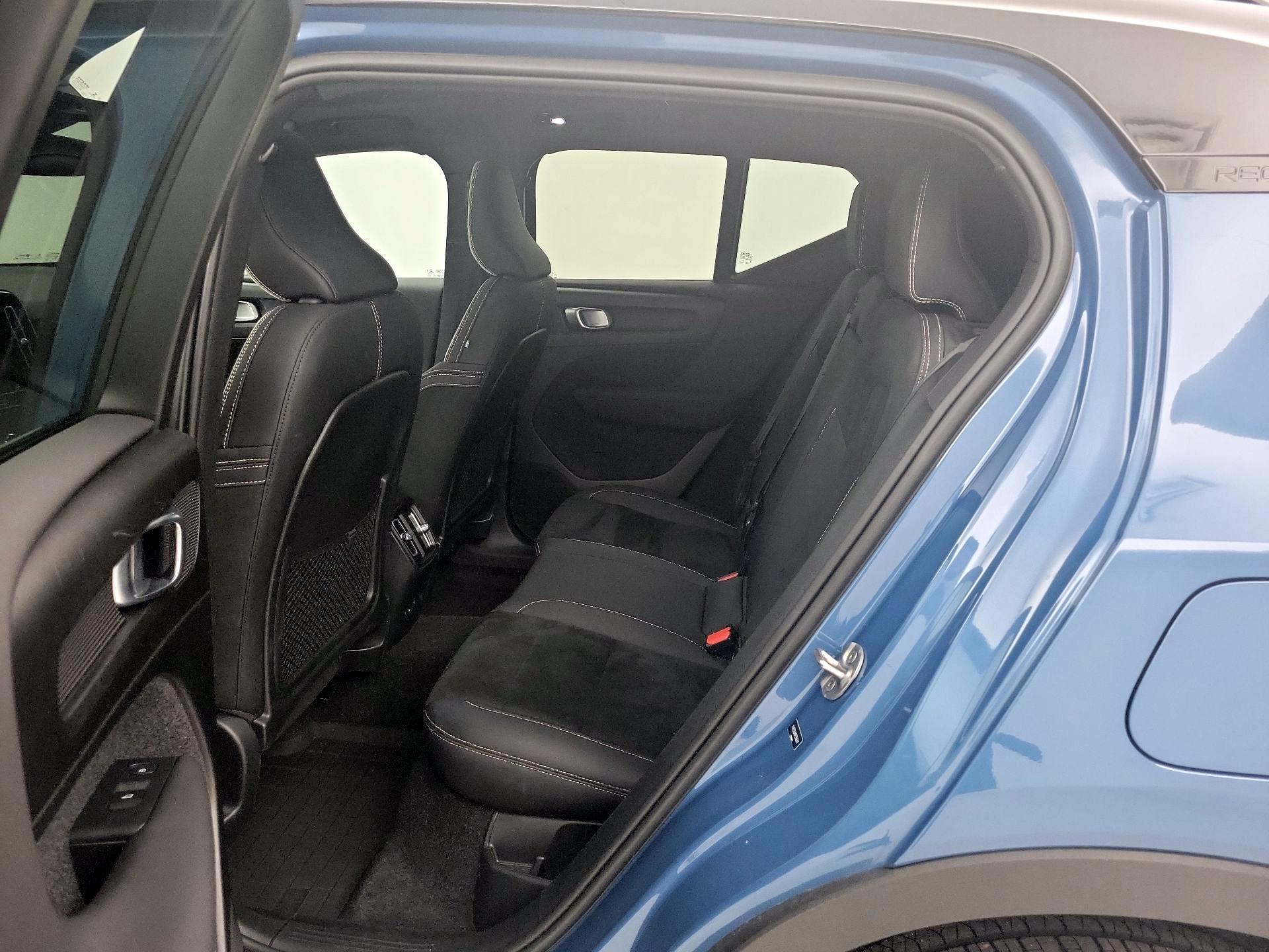 Thumbnail: 2023 Volvo XC40 - 20