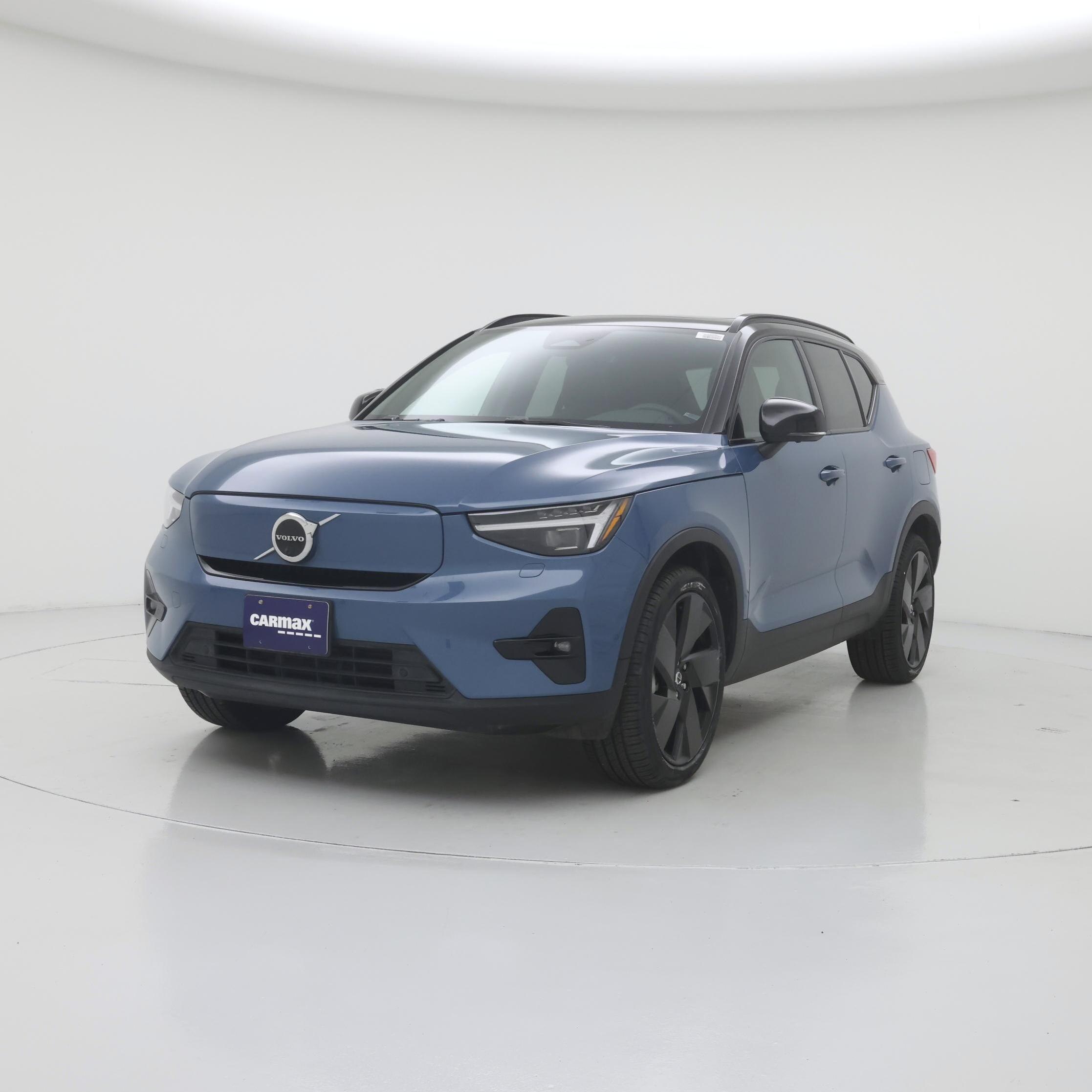Thumbnail: 2023 Volvo XC40 - 4