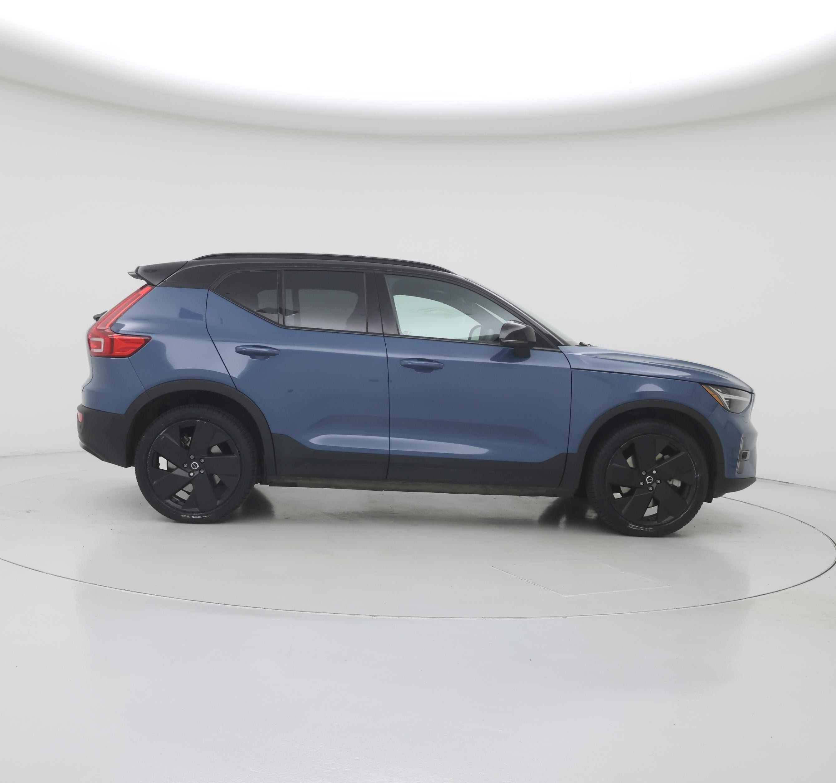 Thumbnail: 2023 Volvo XC40 - 7