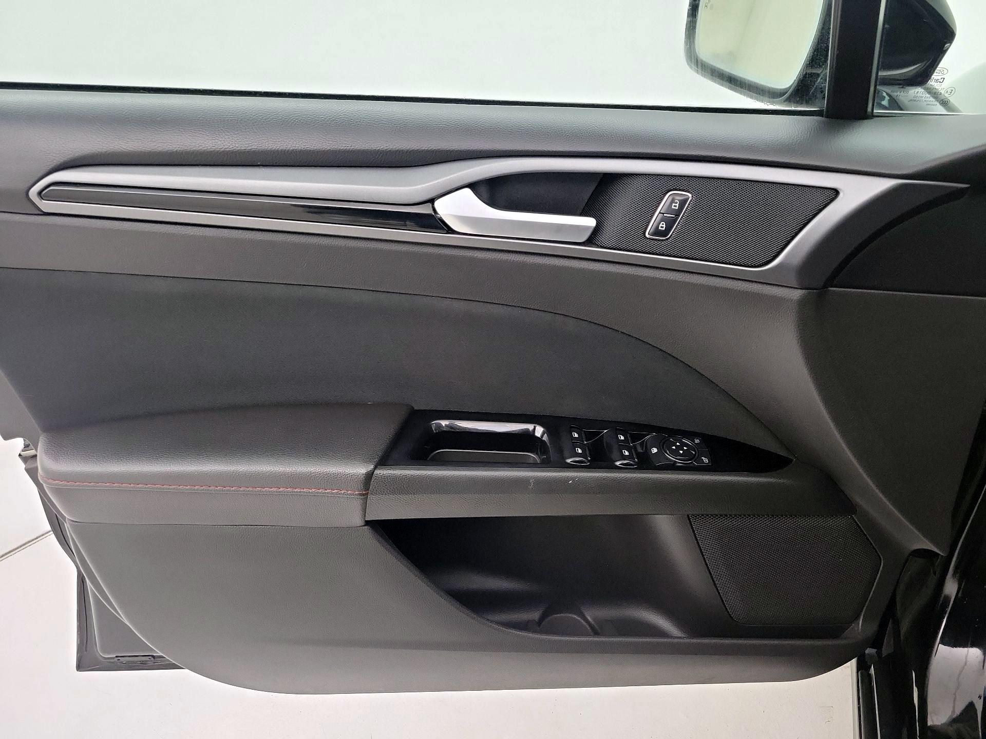 Thumbnail: 2016 Ford Fusion - 12