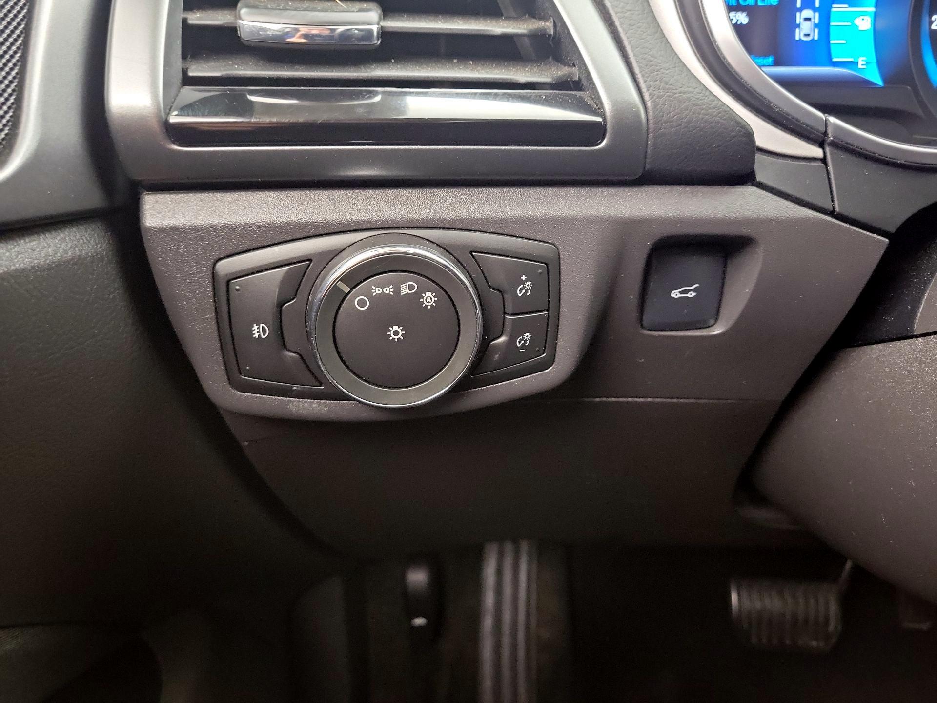 Thumbnail: 2016 Ford Fusion - 13