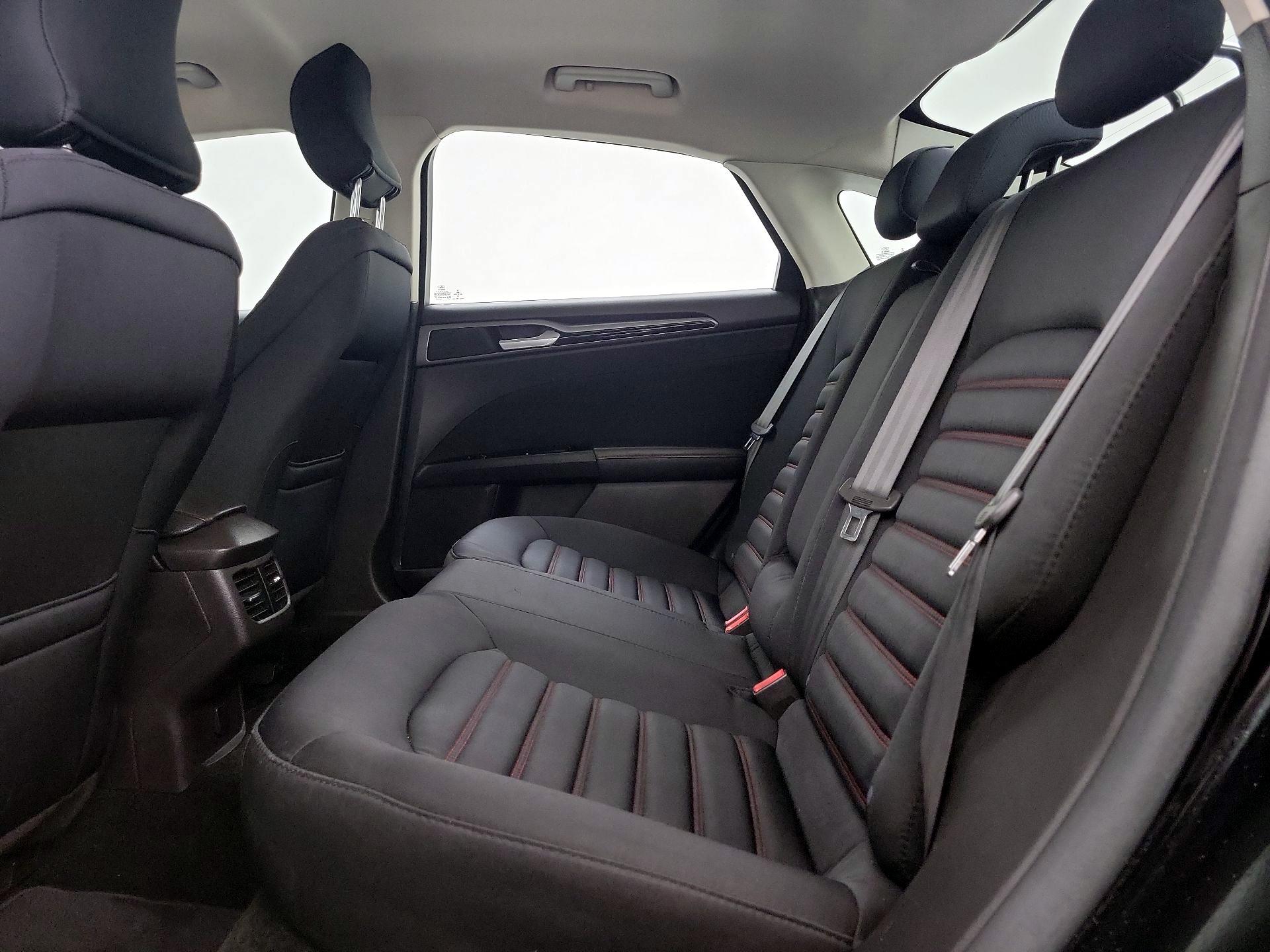 Thumbnail: 2016 Ford Fusion - 18