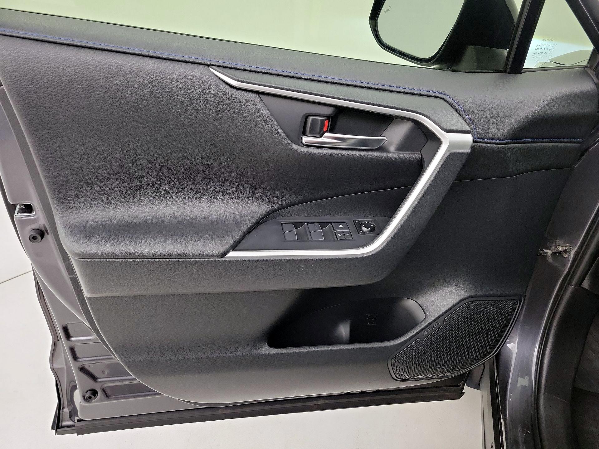 Thumbnail: 2019 Toyota RAV4 - 12