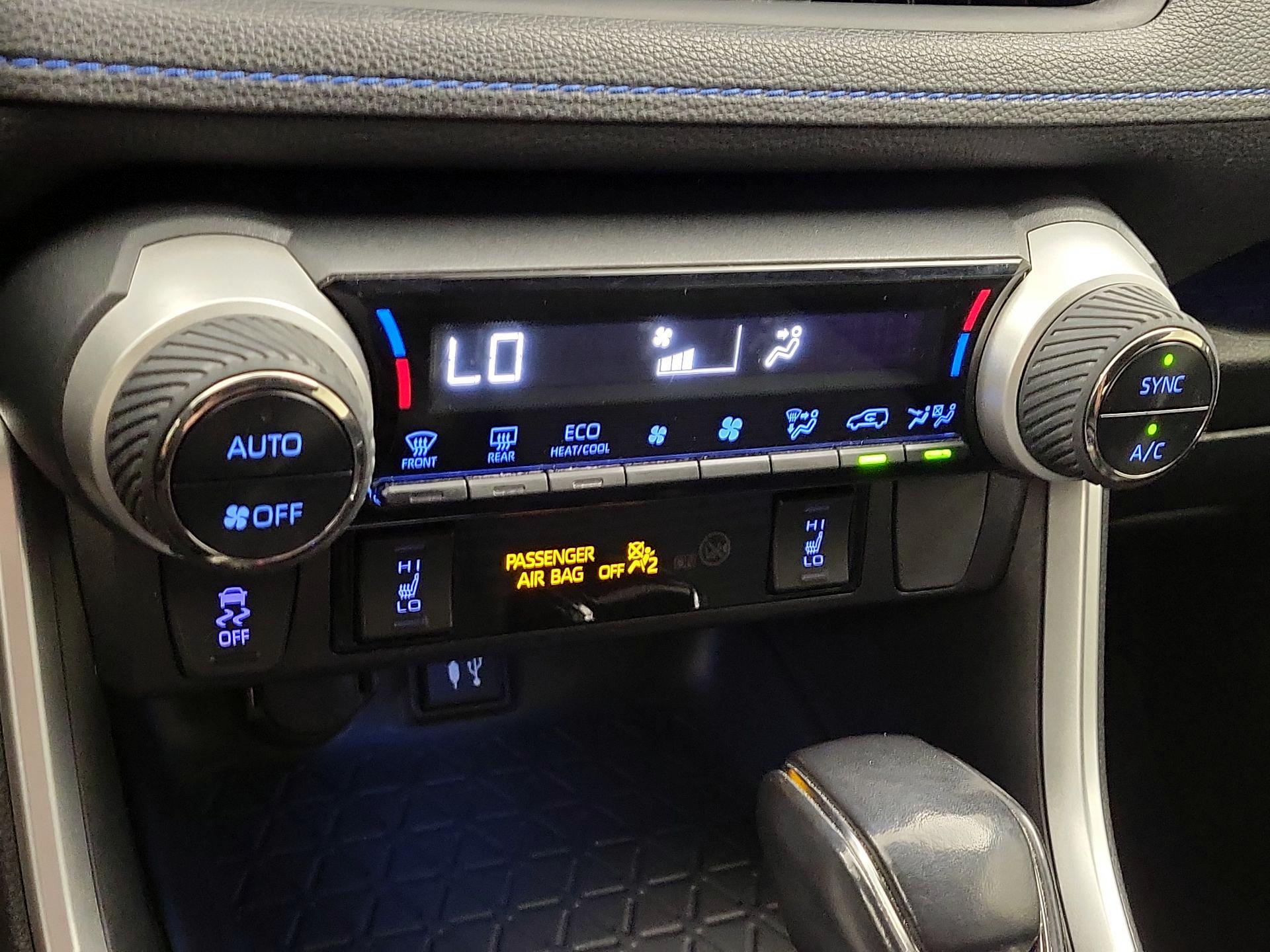 Thumbnail: 2019 Toyota RAV4 - 17