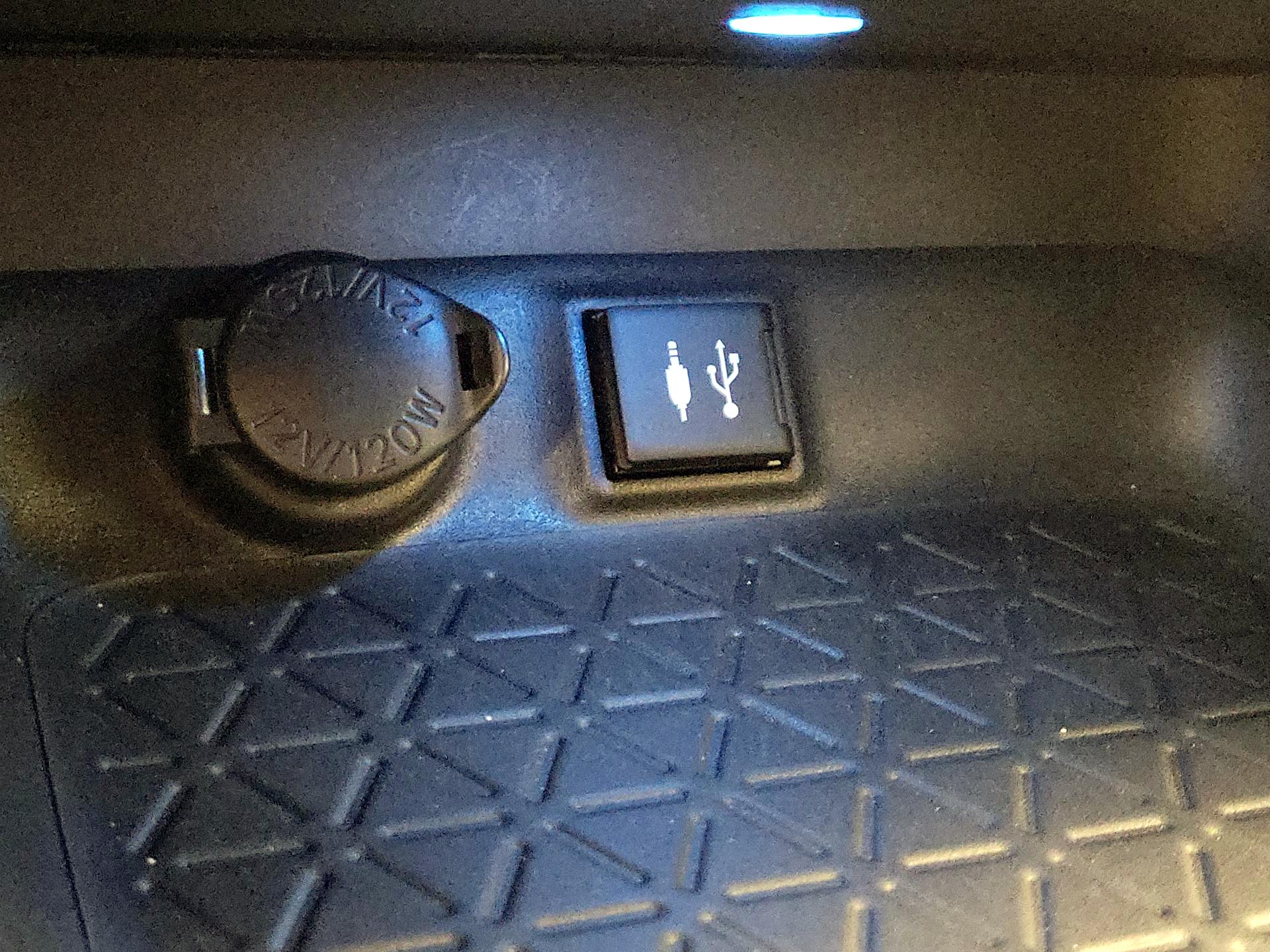 Thumbnail: 2019 Toyota RAV4 - 19