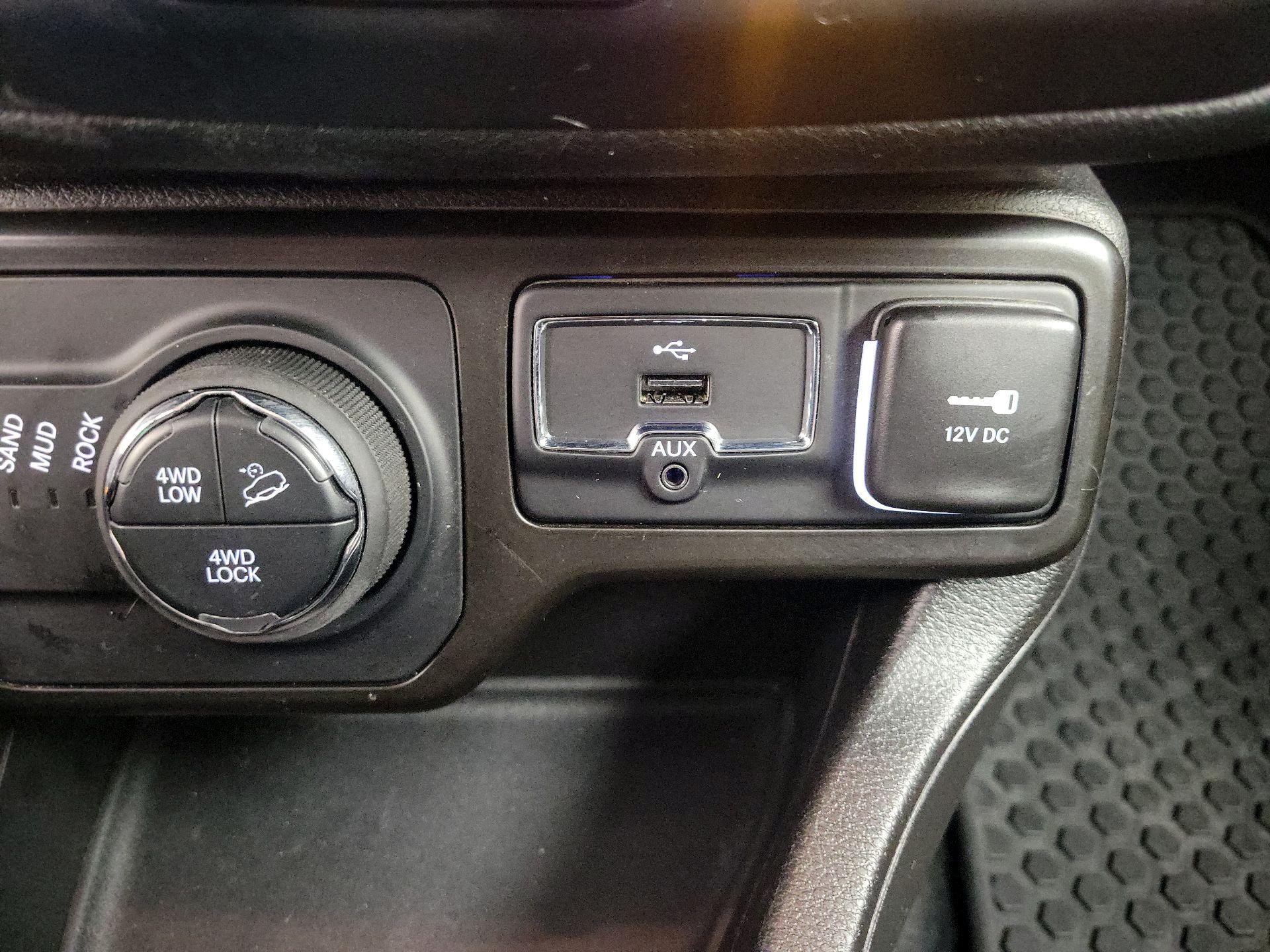 Thumbnail: 2023 Jeep Renegade - 19