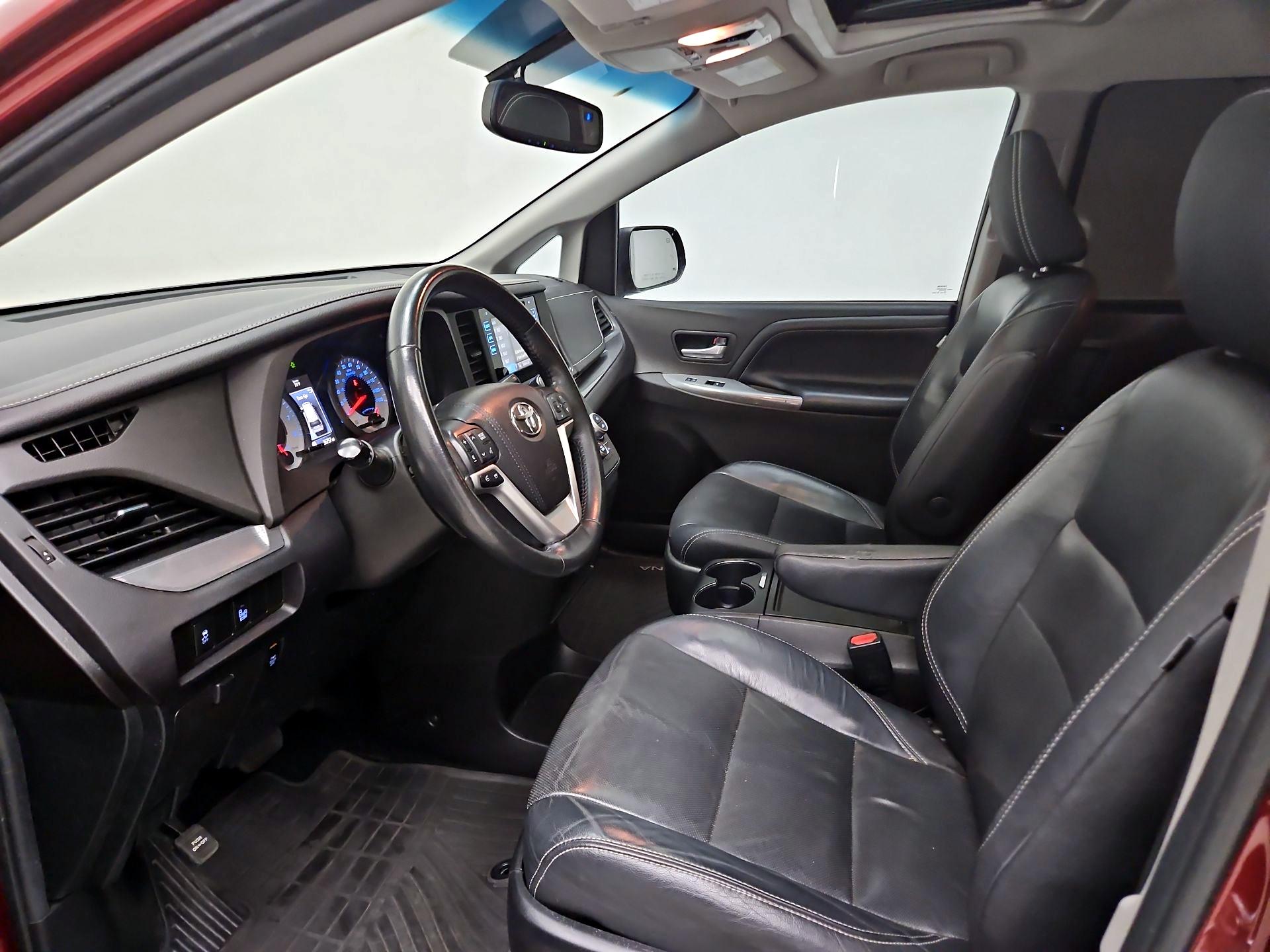 Thumbnail: 2016 Toyota Sienna - 11