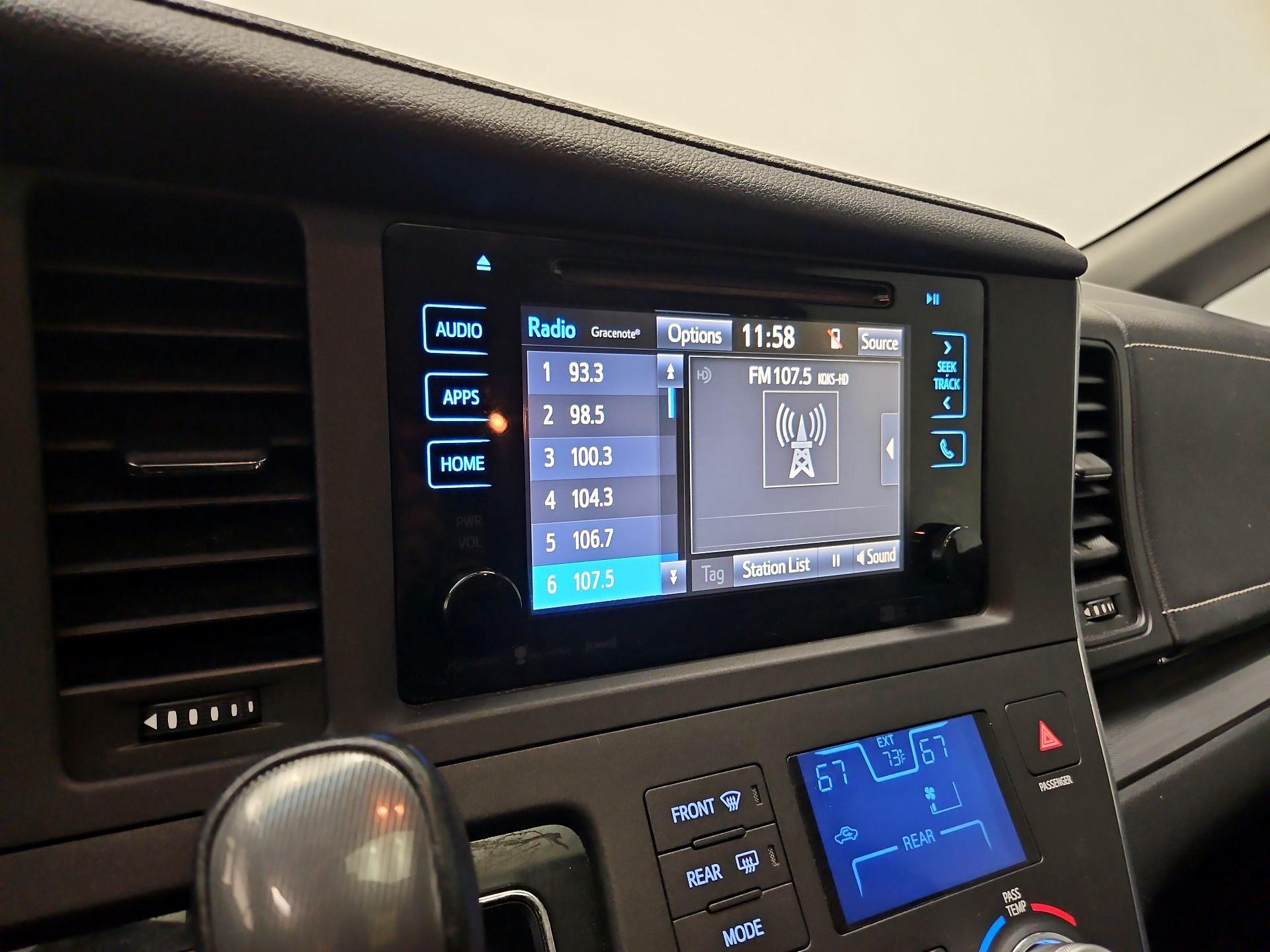 Thumbnail: 2016 Toyota Sienna - 15