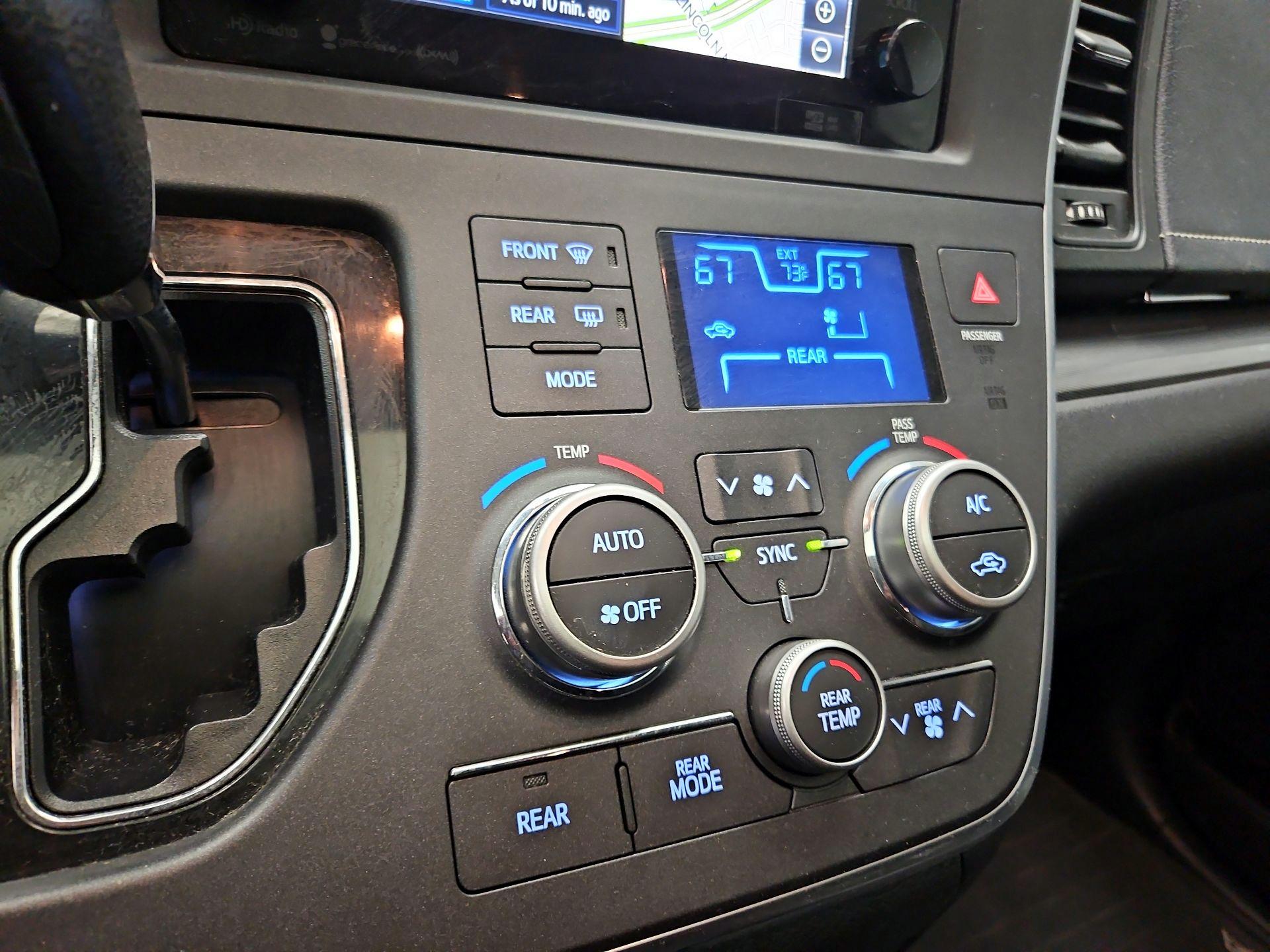 Thumbnail: 2016 Toyota Sienna - 16