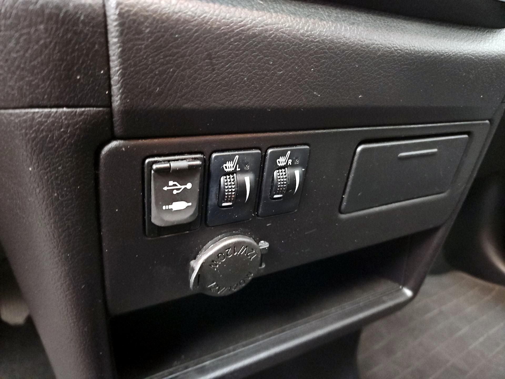 Thumbnail: 2016 Toyota Sienna - 18