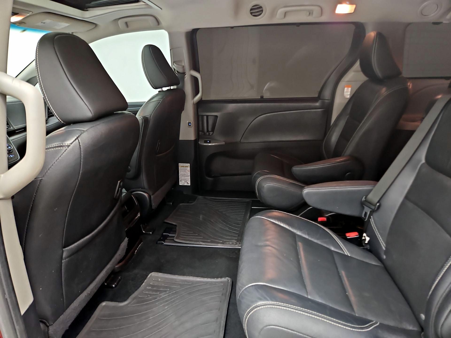 Thumbnail: 2016 Toyota Sienna - 20
