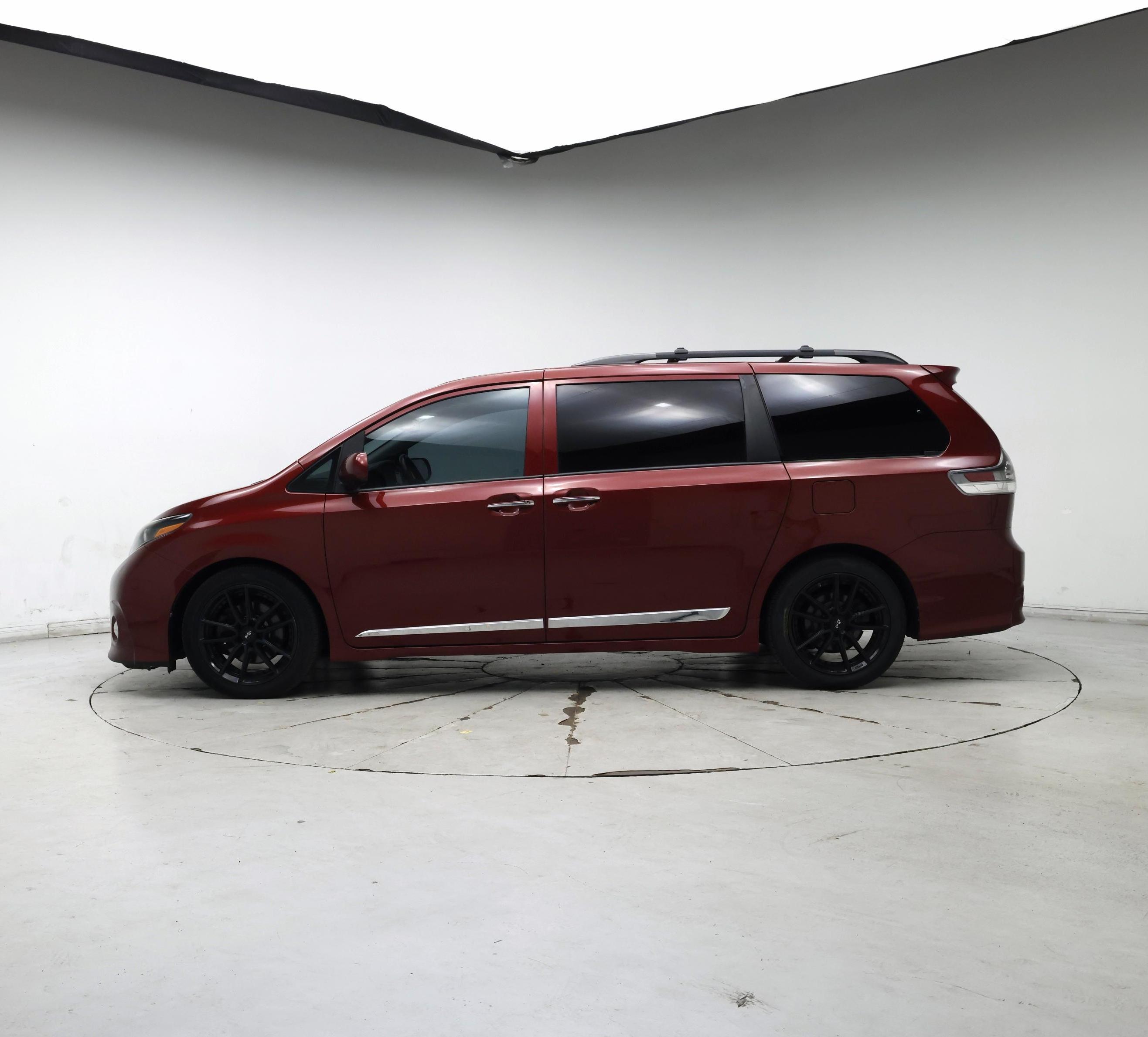 Thumbnail: 2016 Toyota Sienna - 3