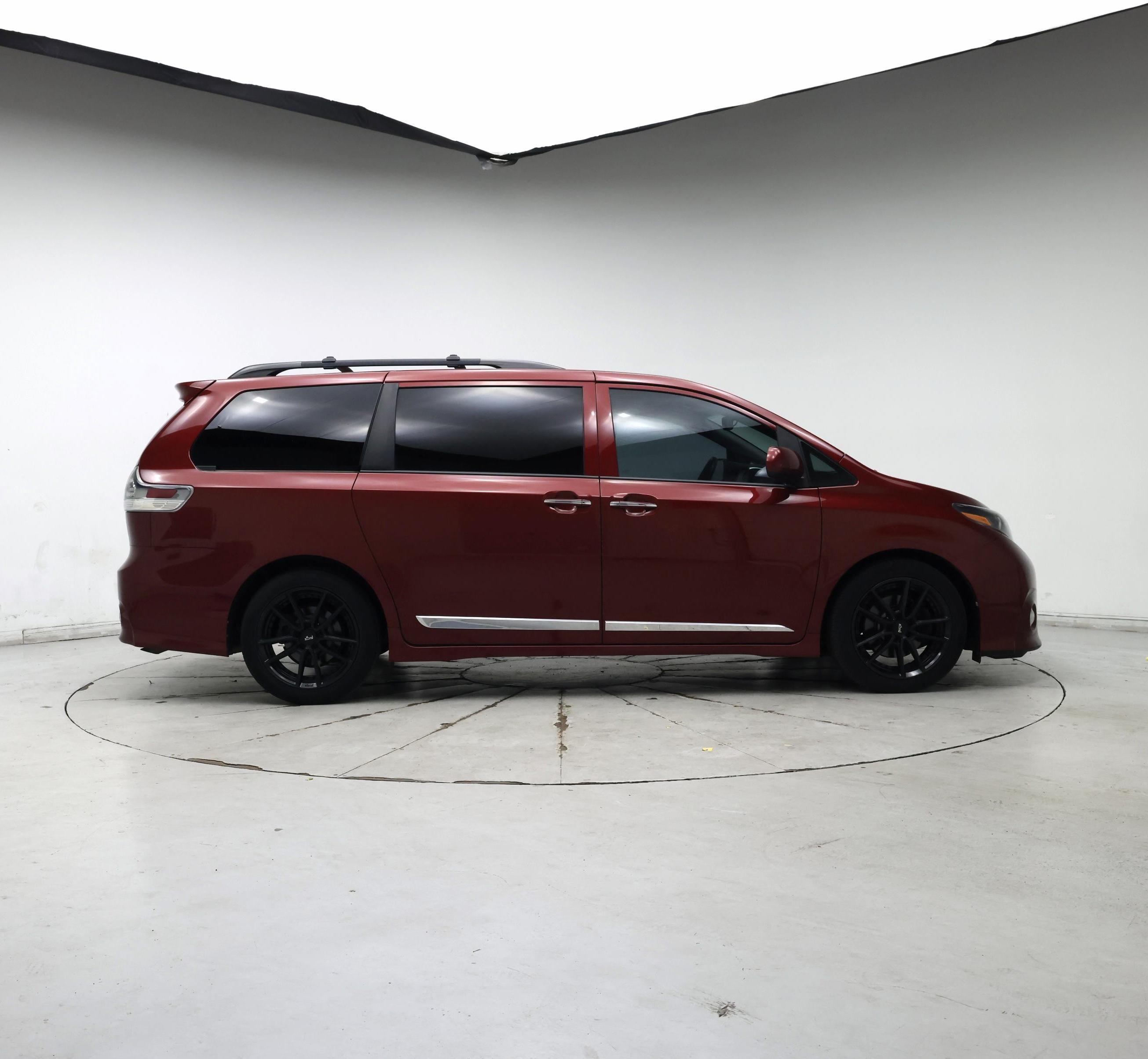 Thumbnail: 2016 Toyota Sienna - 7
