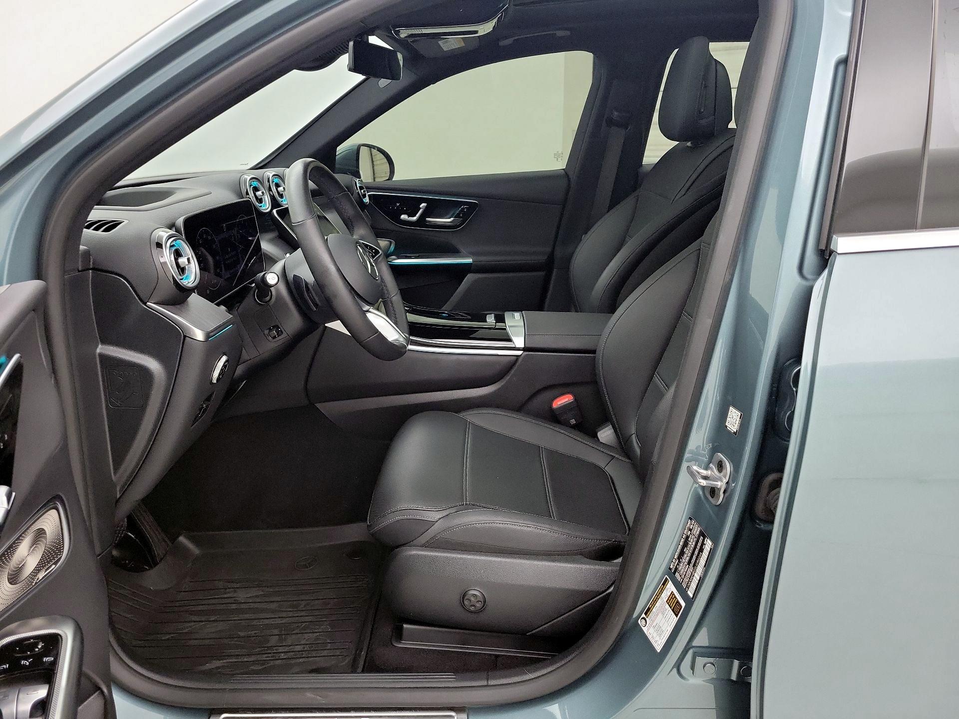 Thumbnail: 2025 Mercedes-Benz GLC - 11