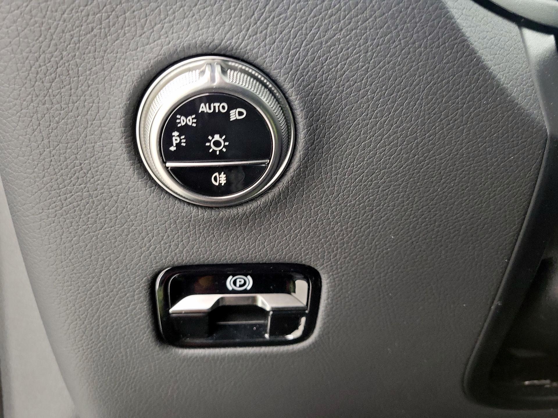 Thumbnail: 2025 Mercedes-Benz GLC - 13