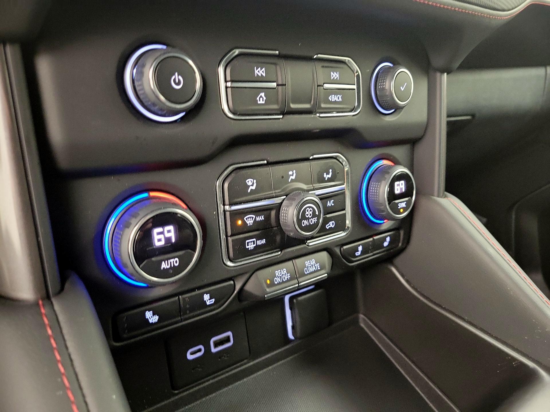 Thumbnail: 2022 Chevrolet Suburban - 17