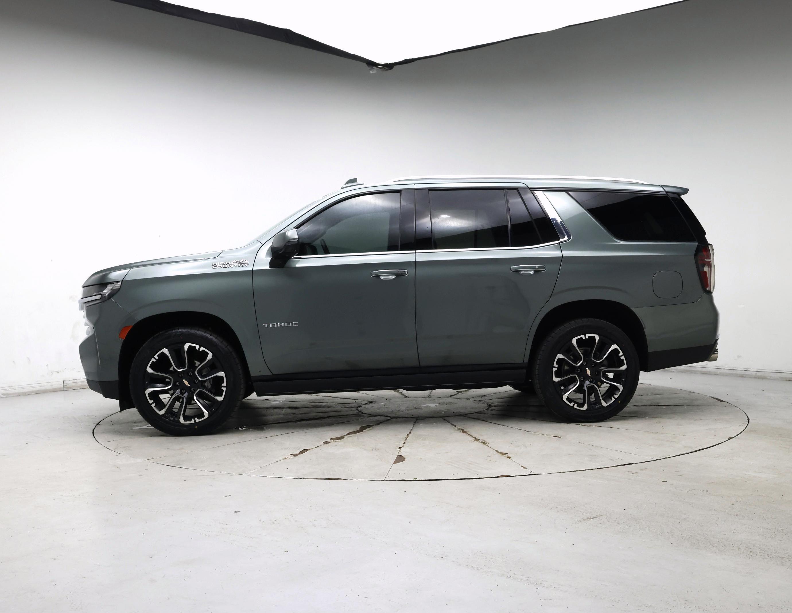Thumbnail: 2023 Chevrolet Tahoe - 3