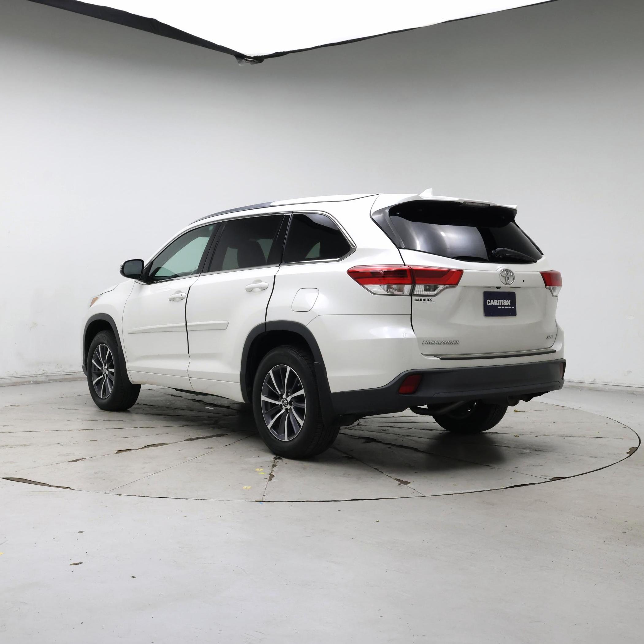 Thumbnail: 2018 Toyota Highlander - 2