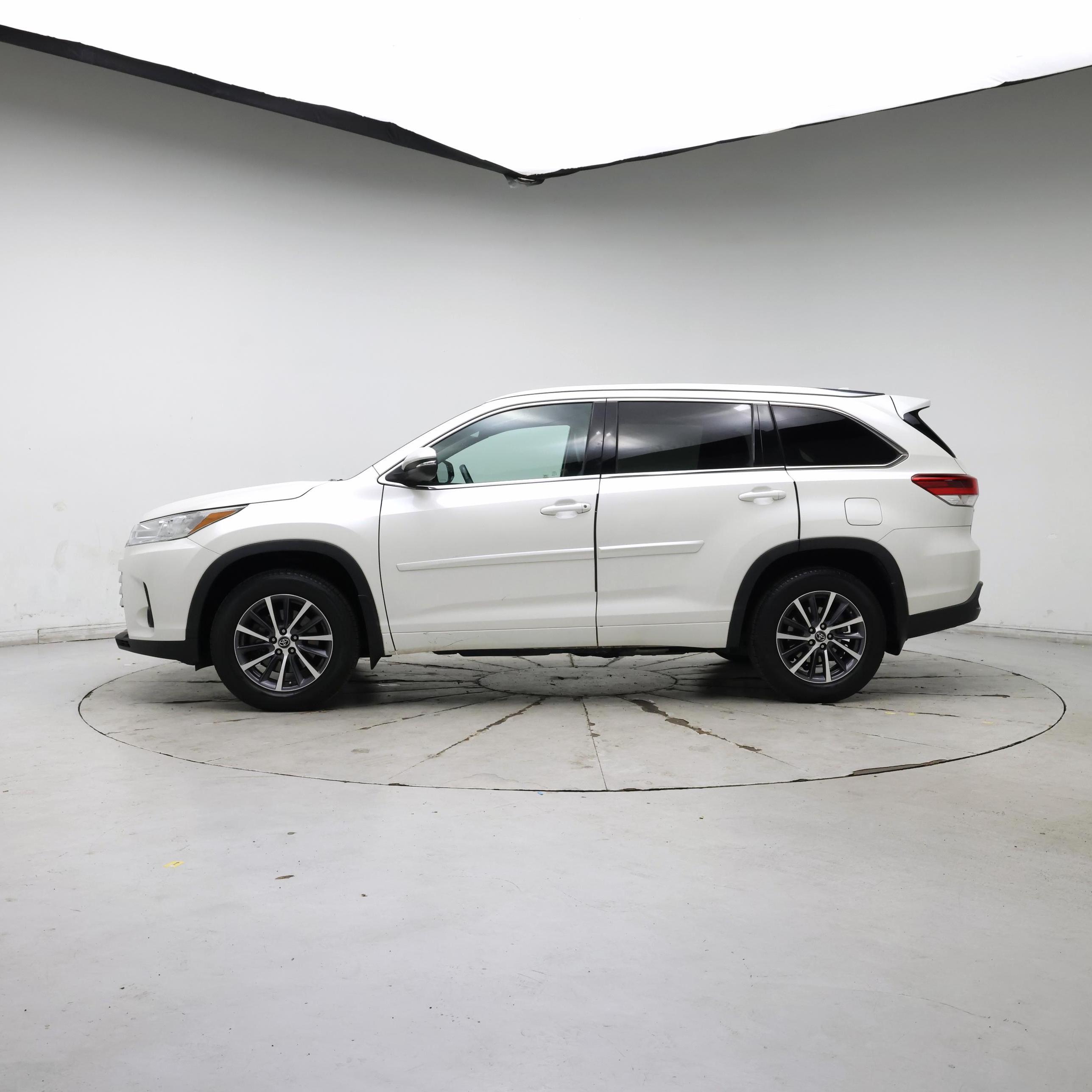 Thumbnail: 2018 Toyota Highlander - 3